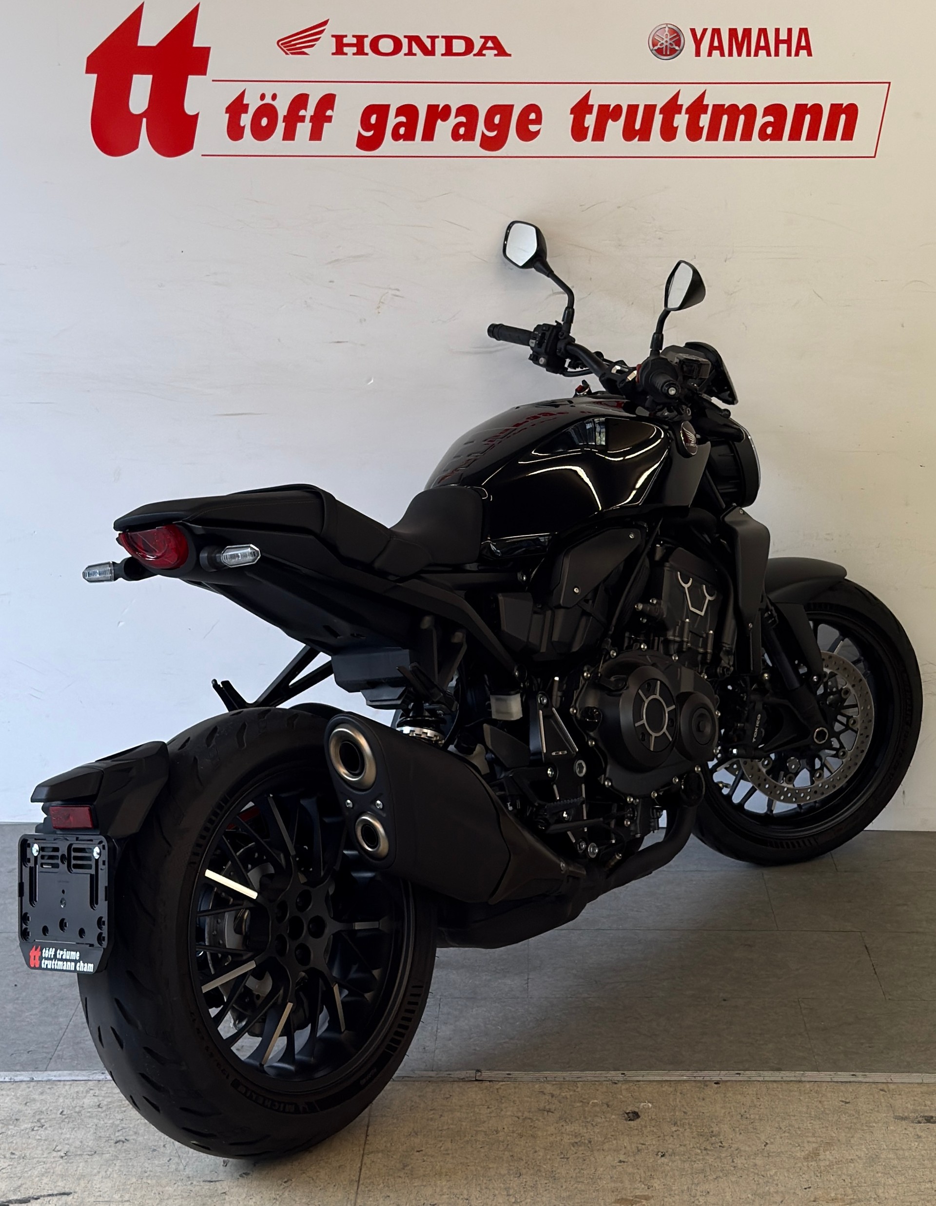 HONDA CB 1000 R Black Edition-showroom-element-3