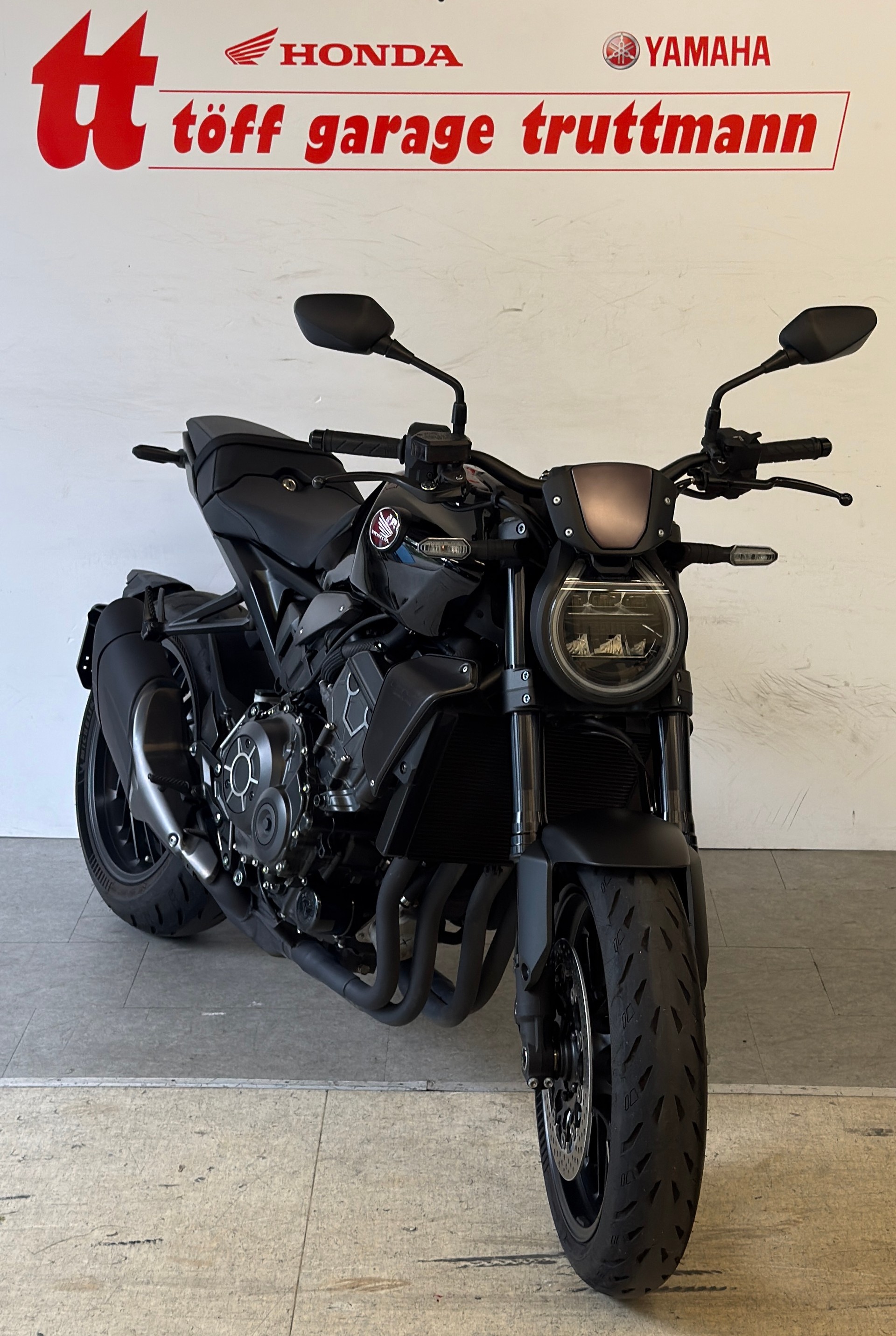 HONDA CB 1000 R Black Edition-showroom-element-2