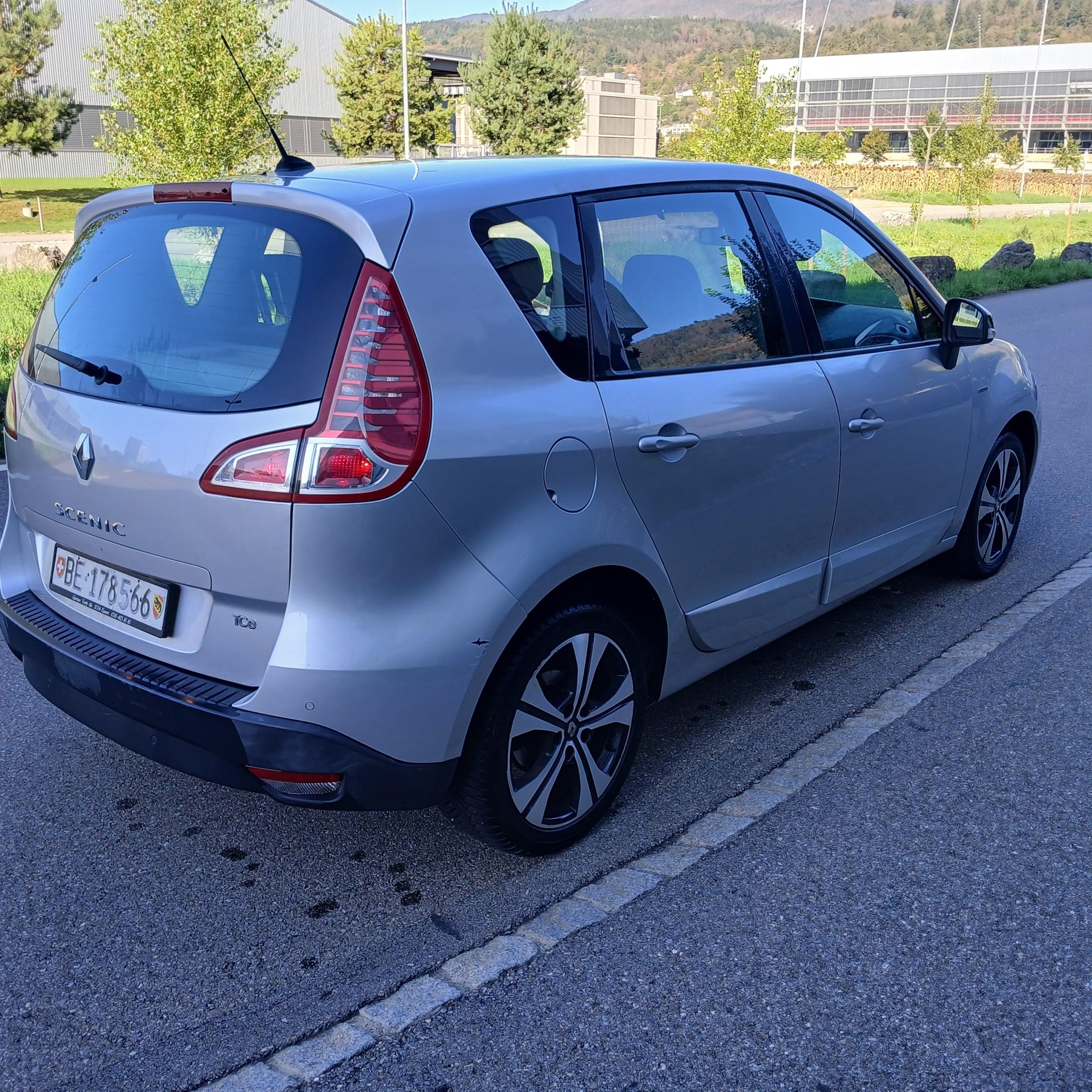 RENAULT 1.4 TCe 130 Bose Edition-image-1