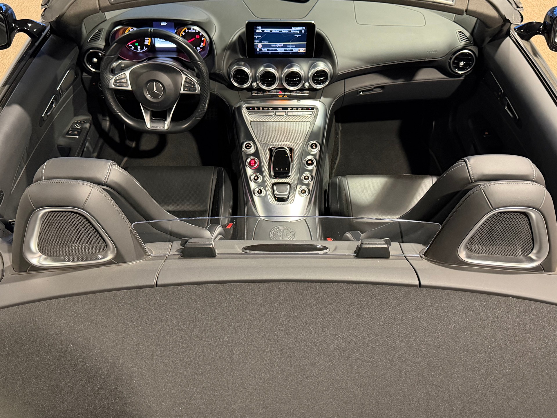 MERCEDES-BENZ AMG GT C Roadster Speedshift DCT-image-11
