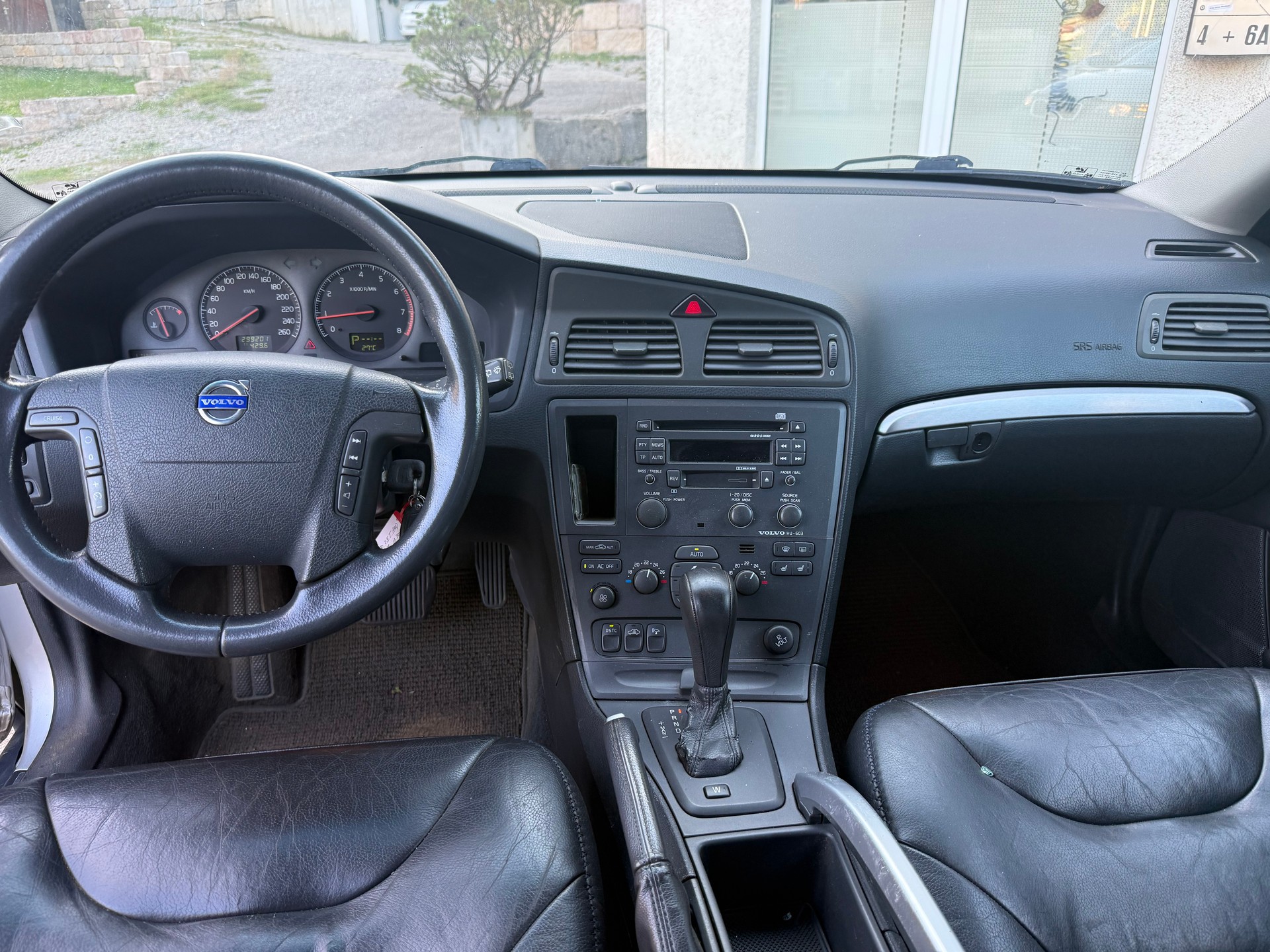 VOLVO XC70 2.5T AWD-image-9