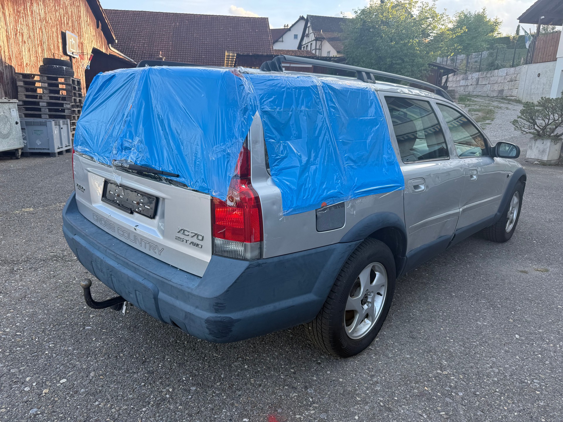 VOLVO XC70 2.5T AWD-image-3