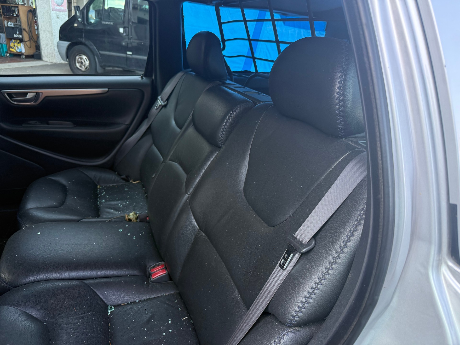 VOLVO XC70 2.5T AWD-image-8