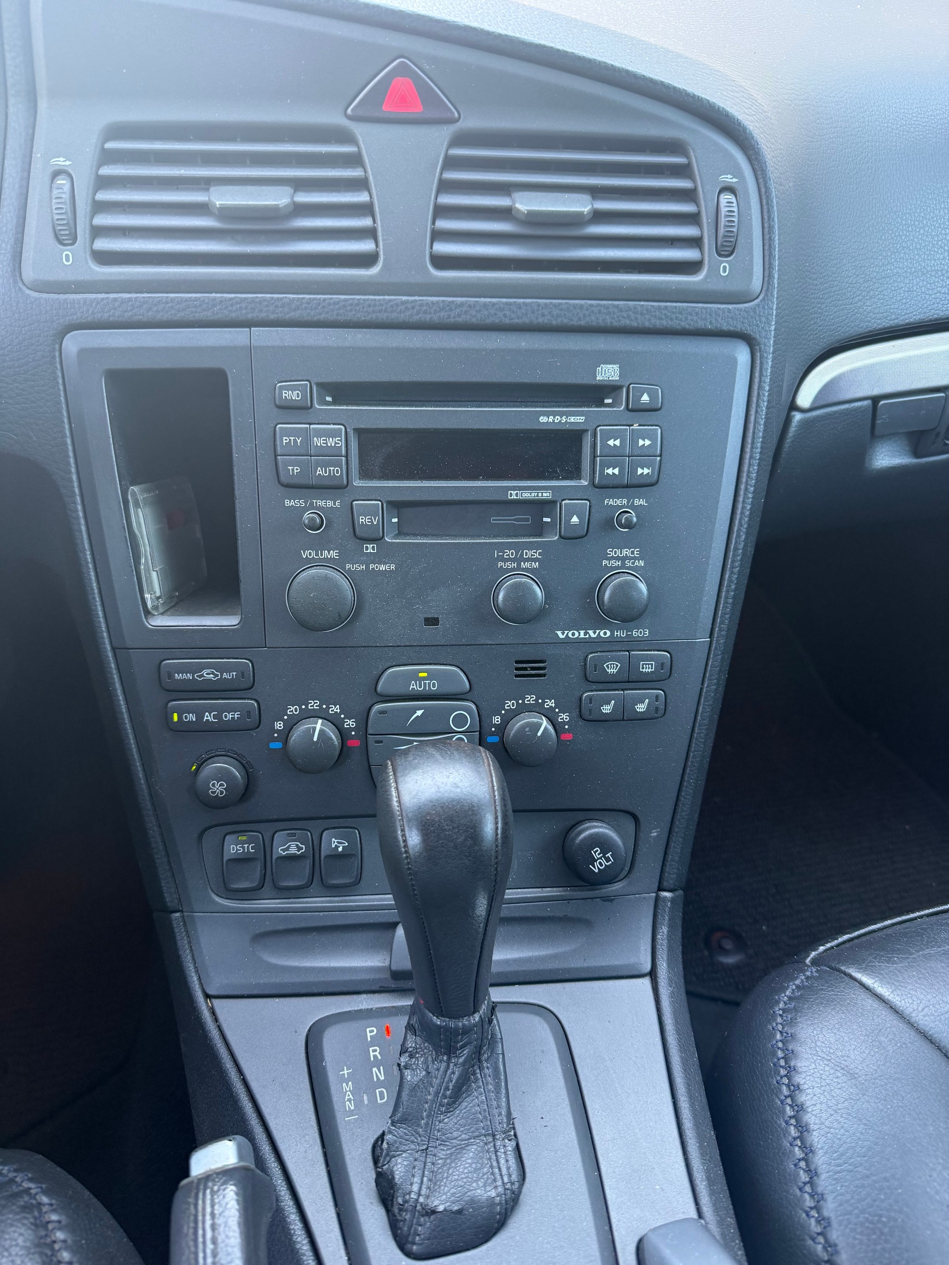 VOLVO XC70 2.5T AWD-image-11