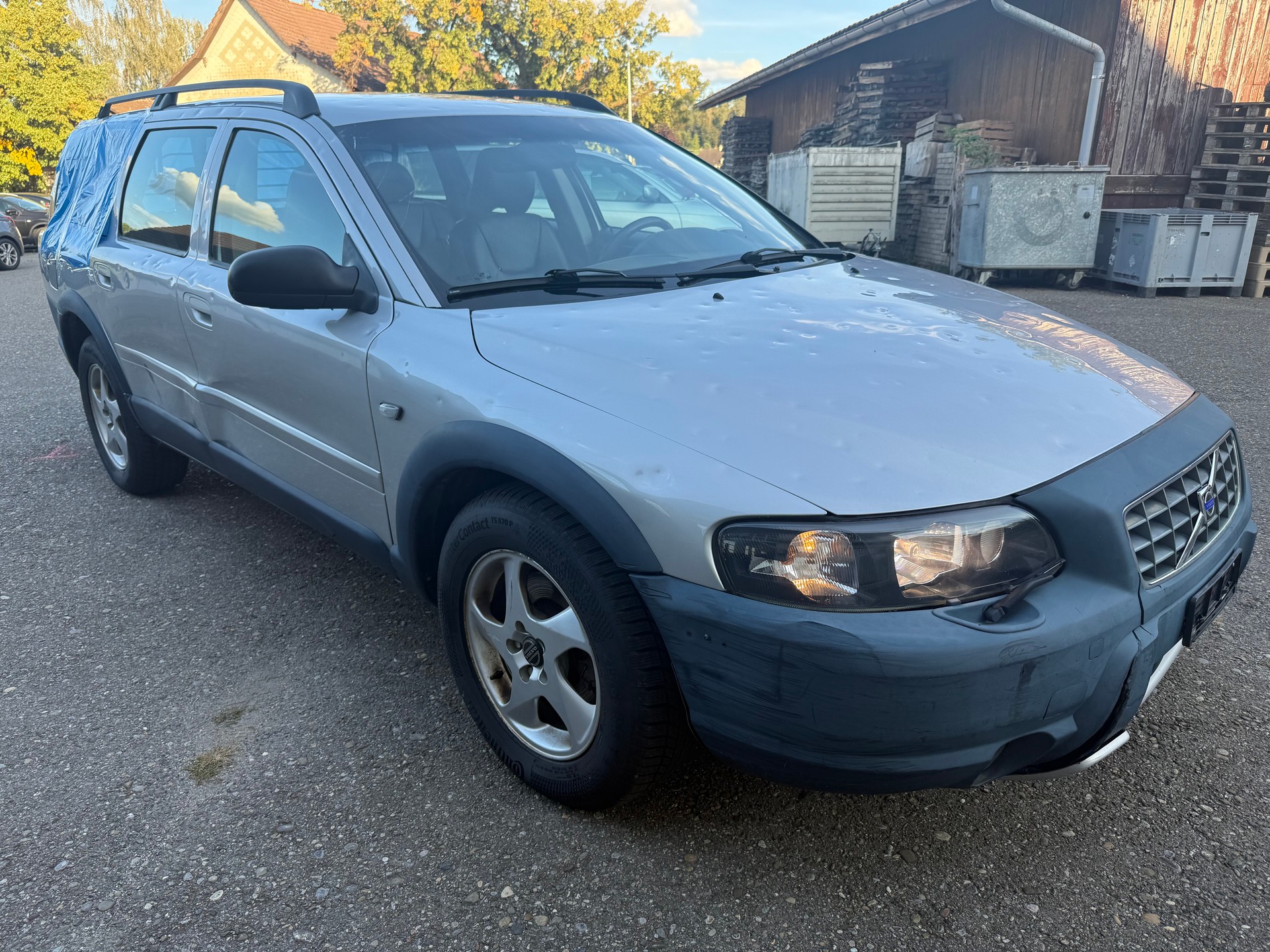 VOLVO XC70 2.5T AWD-image-2