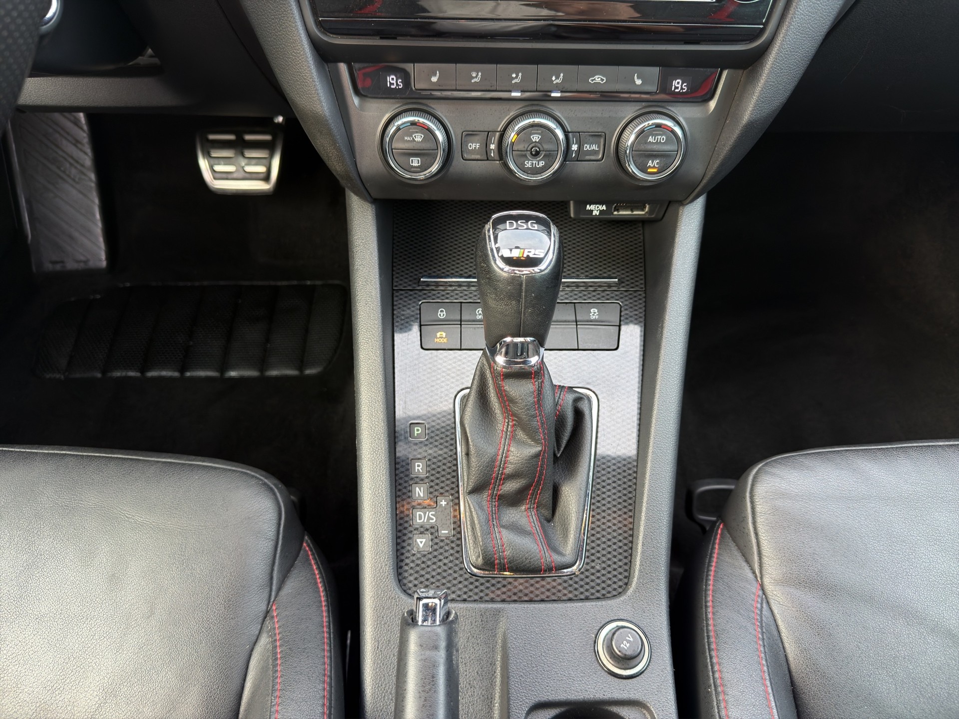 SKODA Octavia Combi 2.0 TSI RS DSG-image-13