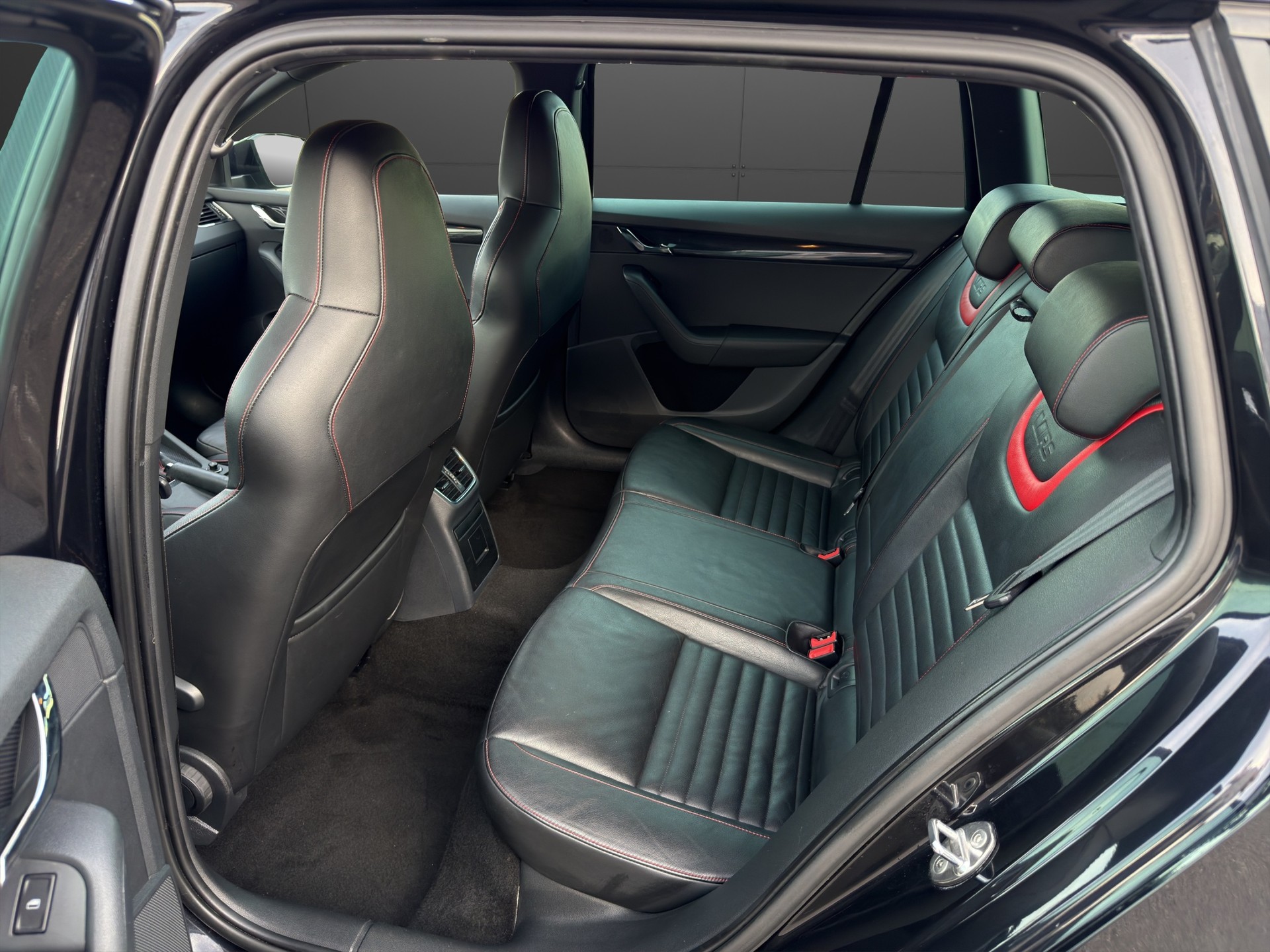 SKODA Octavia Combi 2.0 TSI RS DSG-image-19