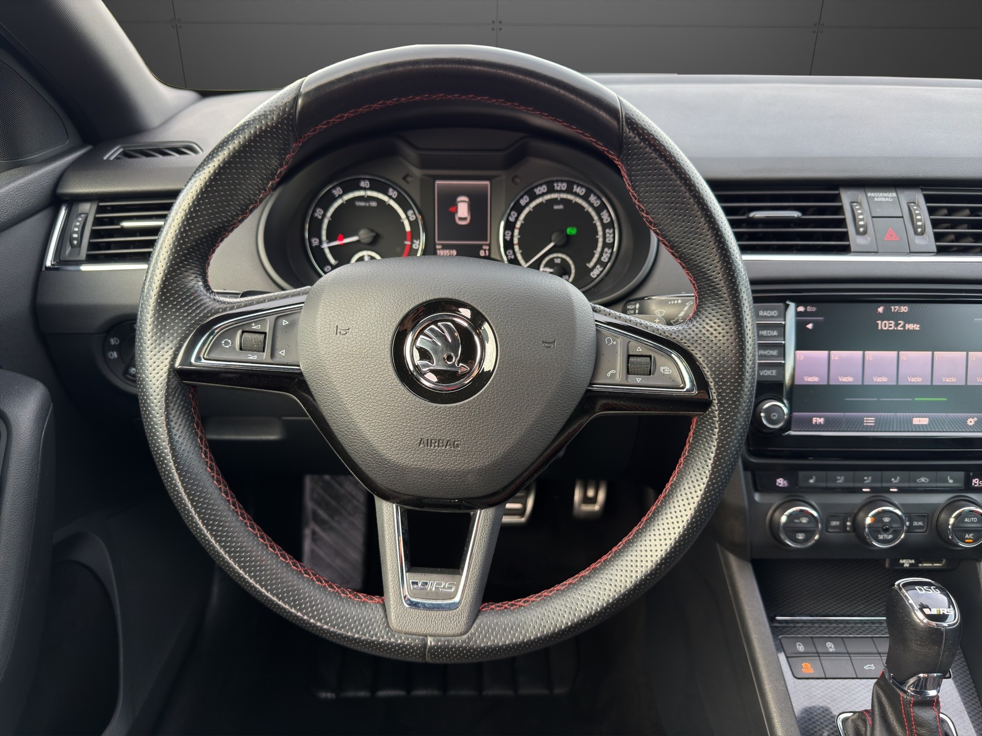SKODA Octavia Combi 2.0 TSI RS DSG-image-9