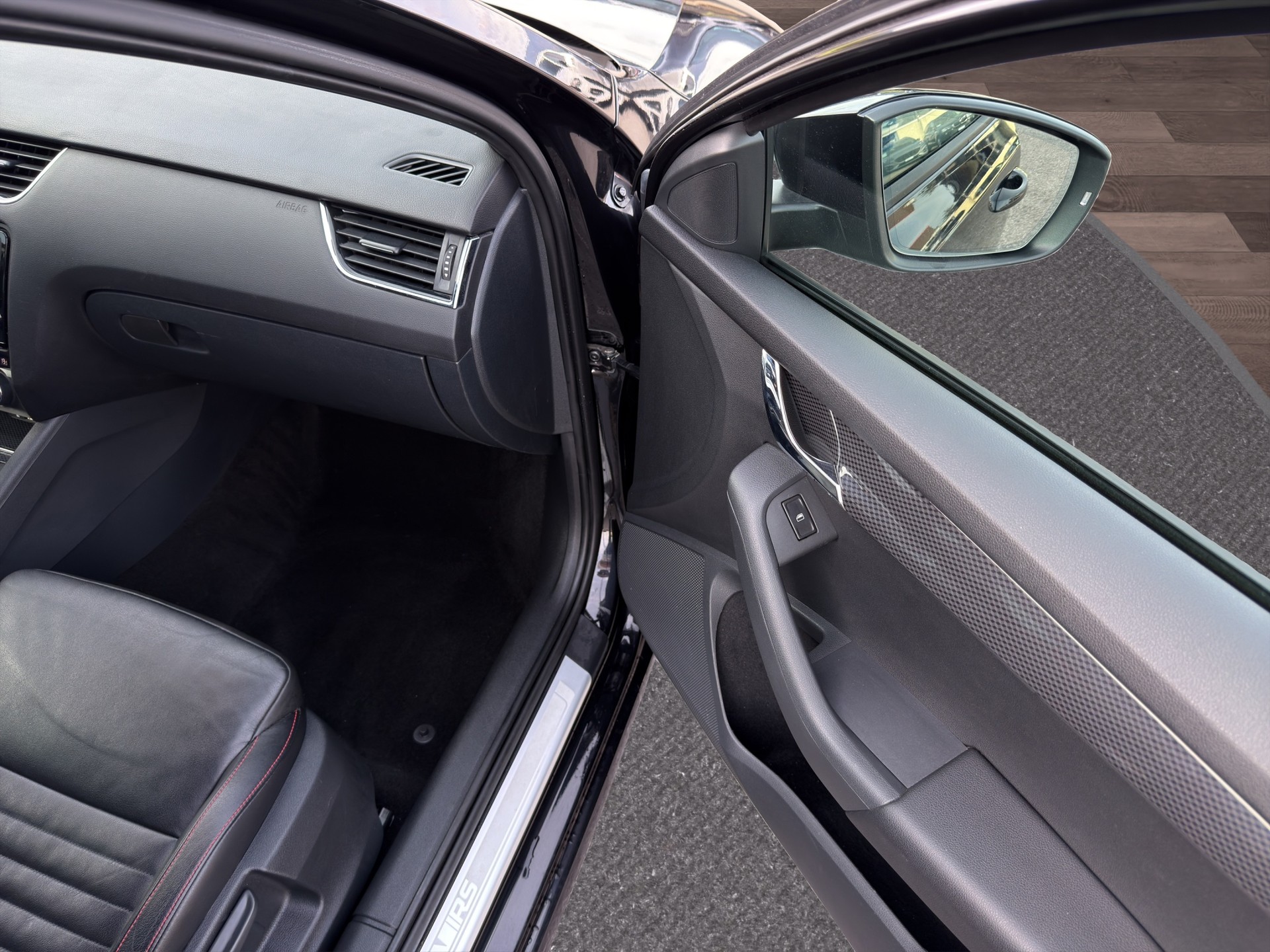 SKODA Octavia Combi 2.0 TSI RS DSG-image-18