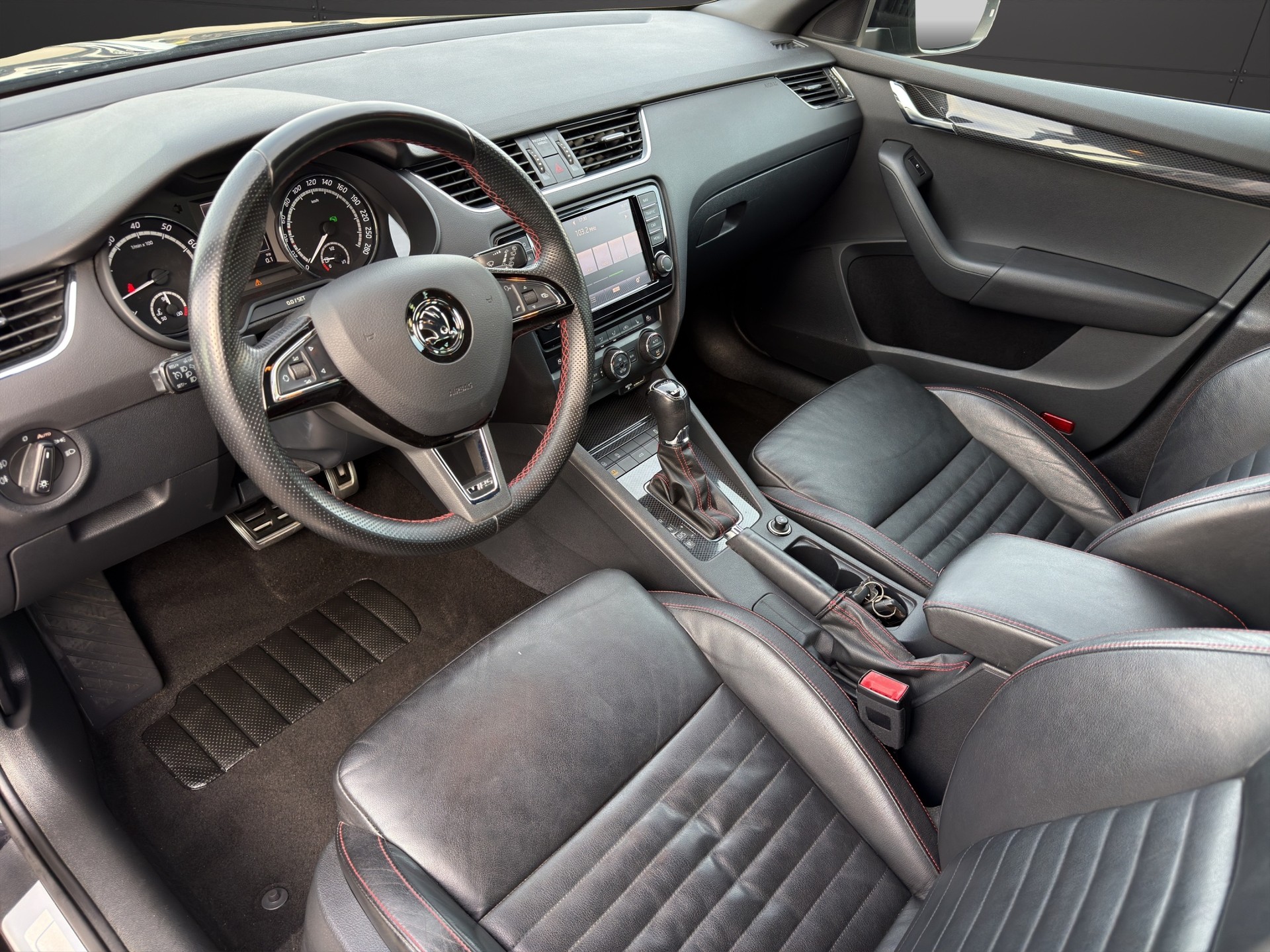 SKODA Octavia Combi 2.0 TSI RS DSG-image-7