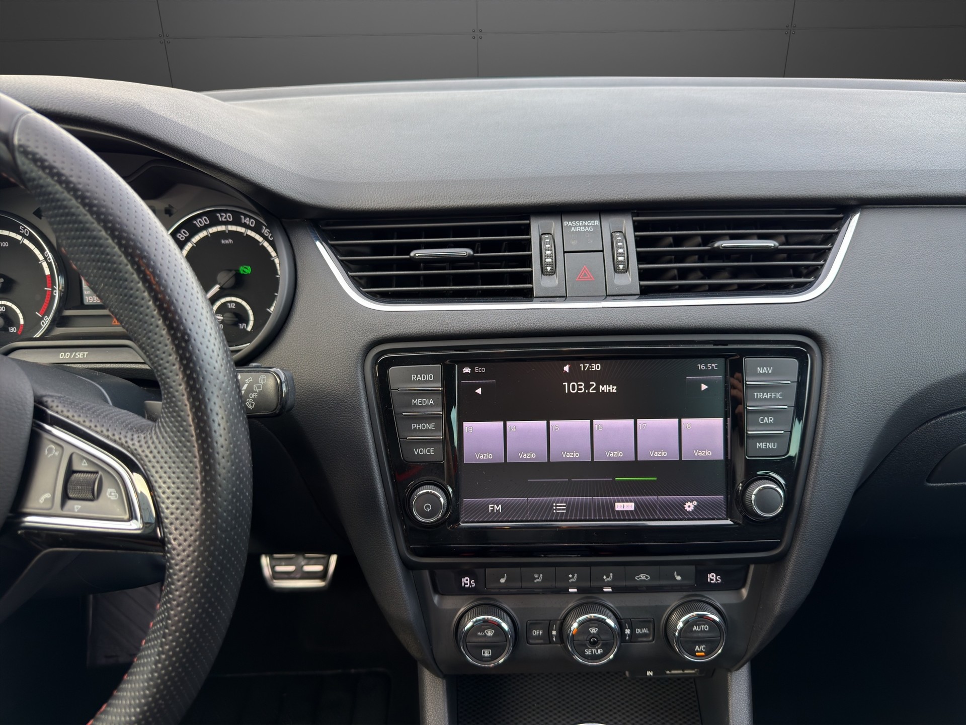 SKODA Octavia Combi 2.0 TSI RS DSG-image-10