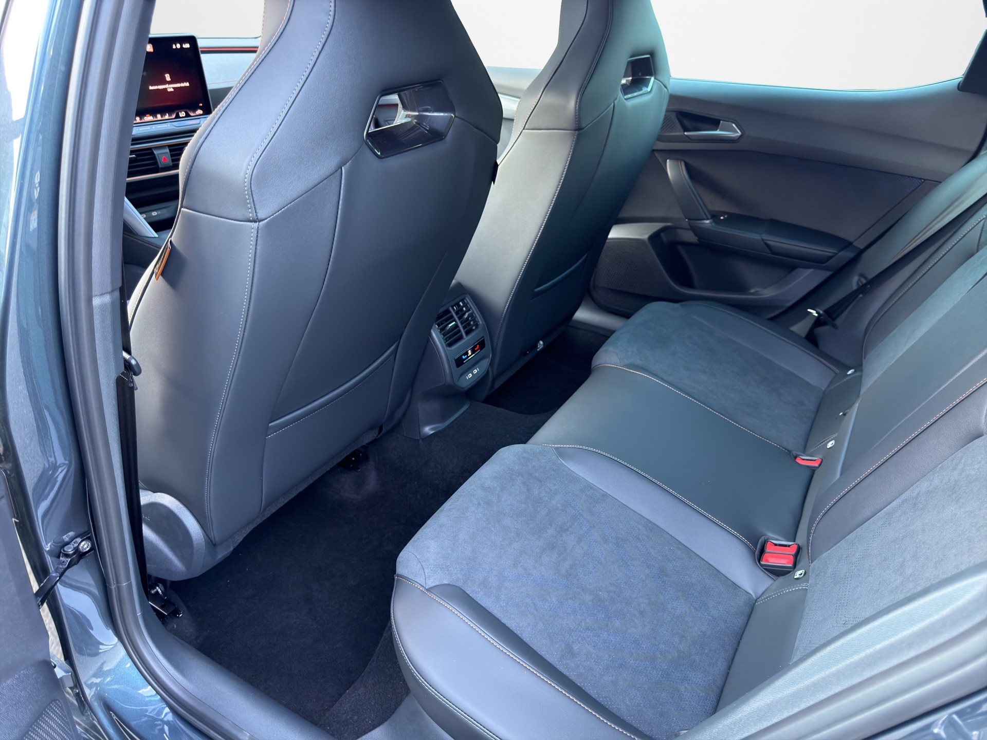 CUPRA LEON 2.0 TSI VZ DSG-image-10