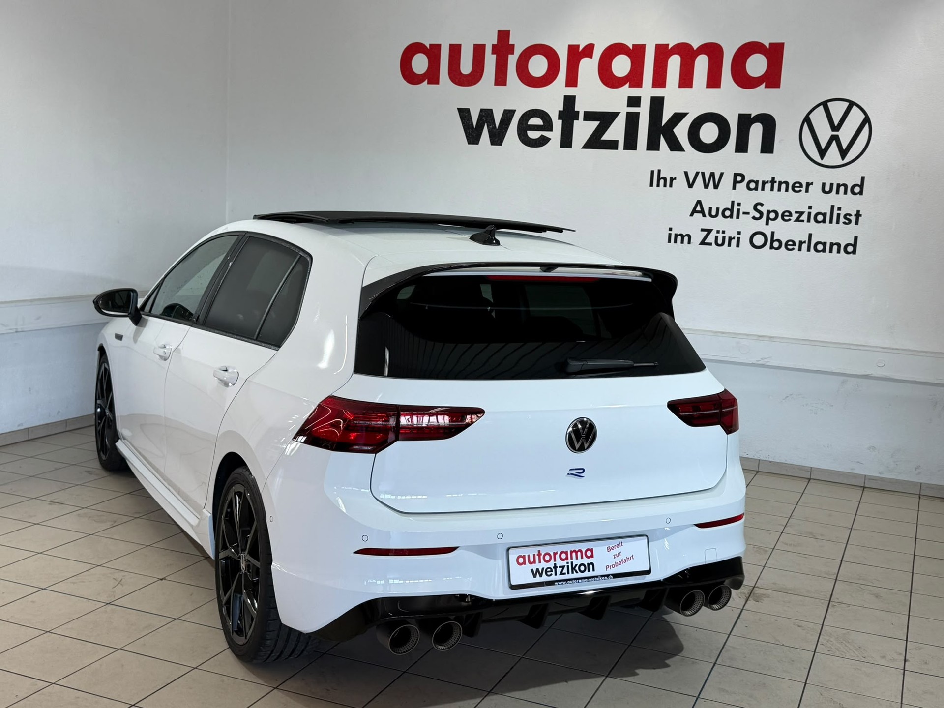 VW Golf 2.0 TSI R DSG 4Motion R 20 Years-showroom-element-3