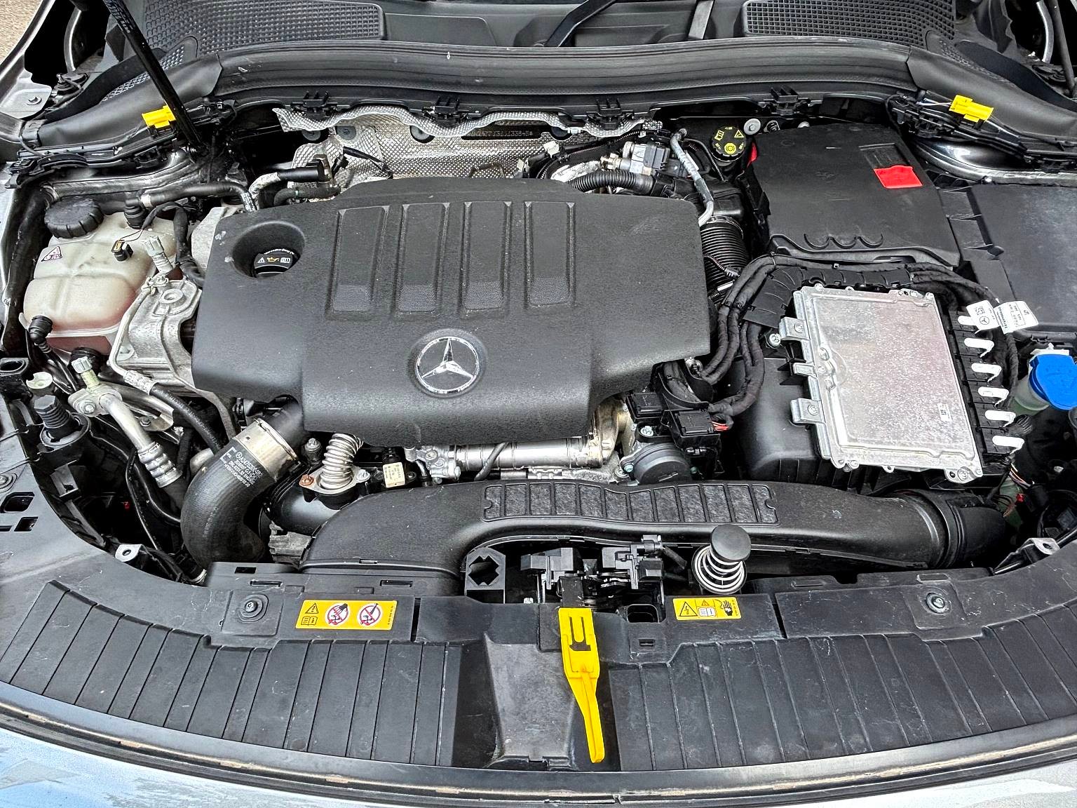 MERCEDES-BENZ GLA 200d Urban-/Progressive 4Matic 8G-DCT-image-10