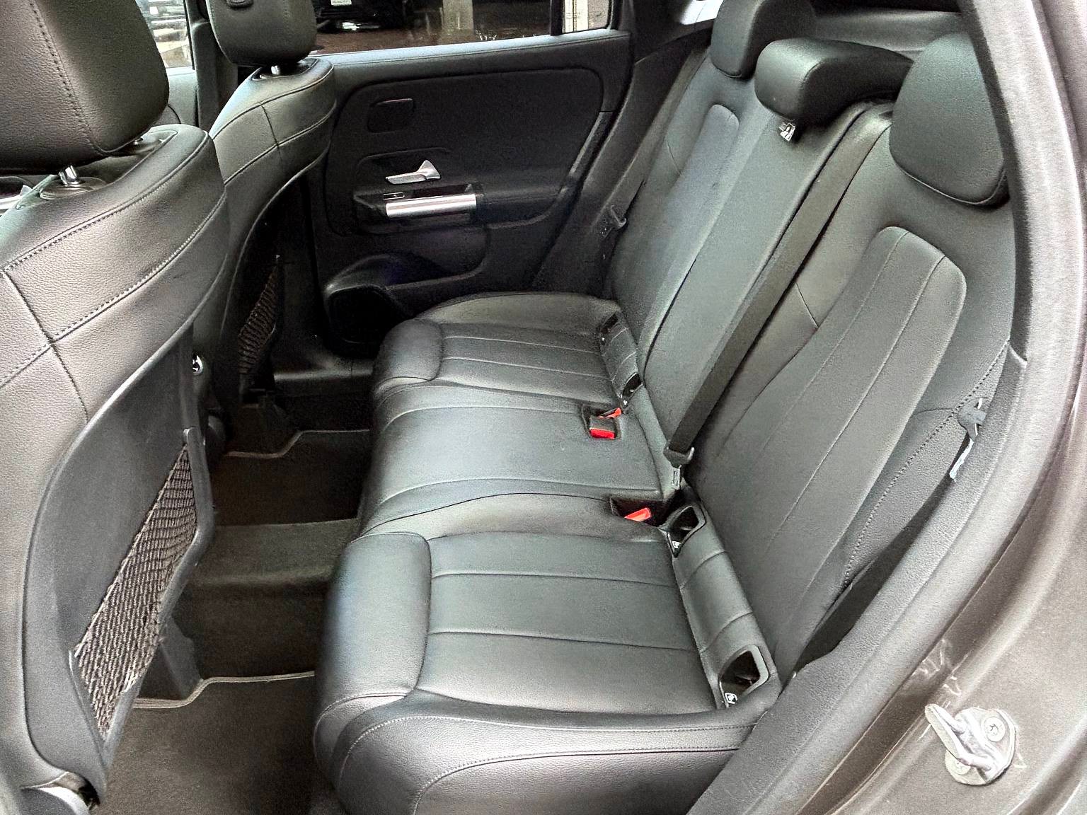 MERCEDES-BENZ GLA 200d Urban-/Progressive 4Matic 8G-DCT-image-9
