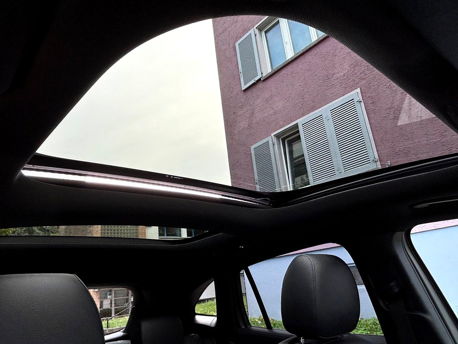 MERCEDES-BENZ GLA 200d Urban-/Progressive 4Matic 8G-DCT-image-4