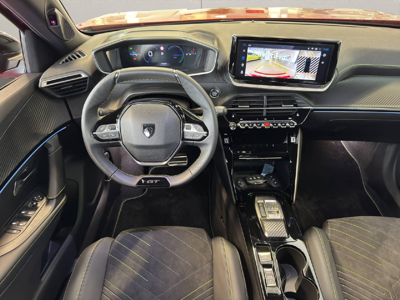 PEUGEOT 2008 1.2 Hybrid 145 GT-image-4
