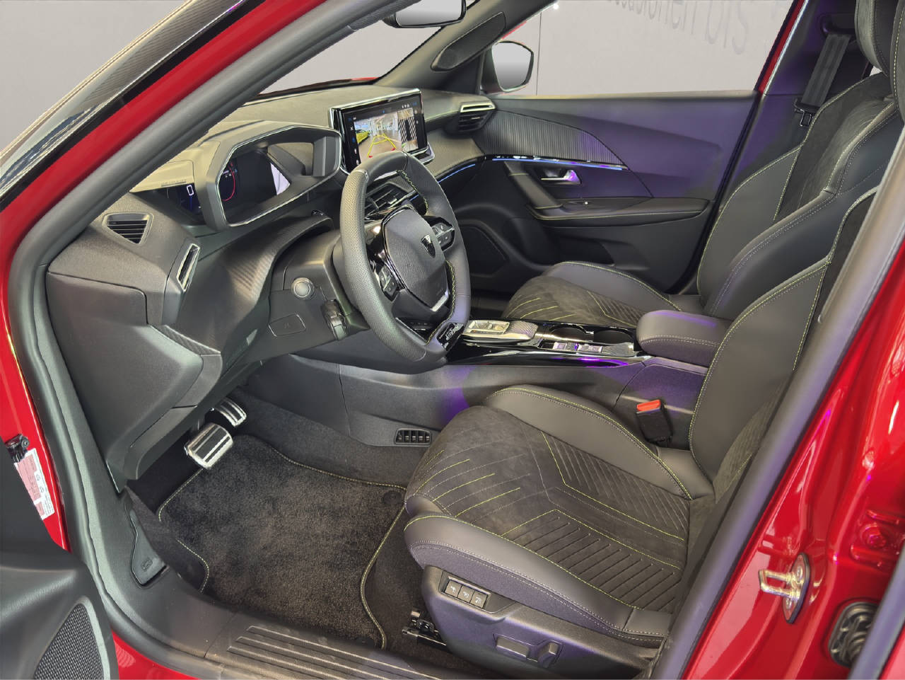 PEUGEOT 2008 1.2 Hybrid 145 GT-image-3