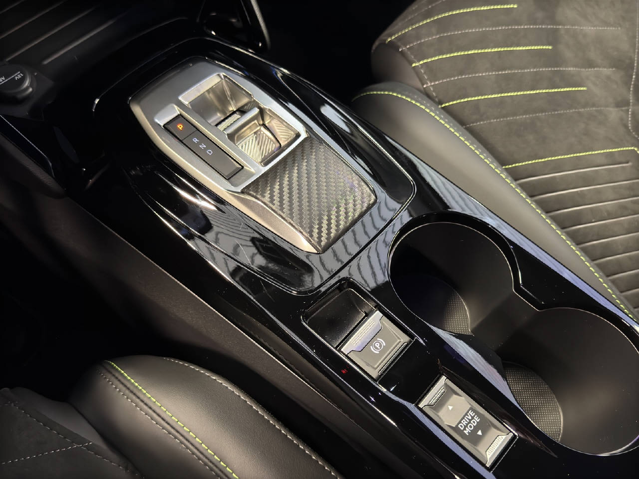 PEUGEOT 2008 1.2 Hybrid 145 GT-image-7