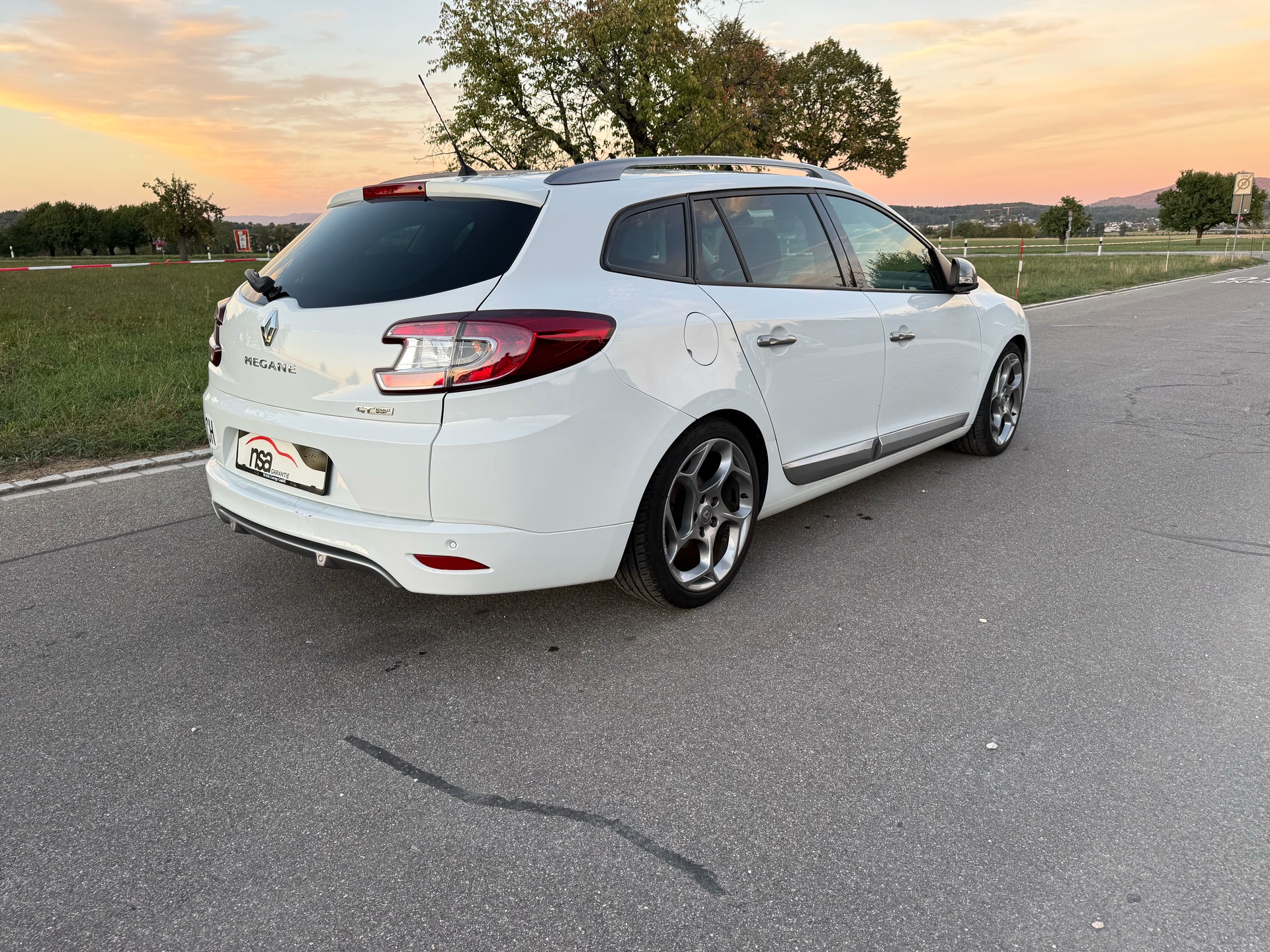 RENAULT Mégane Grandtour 2.0 16V Turbo Dynamique-image-4