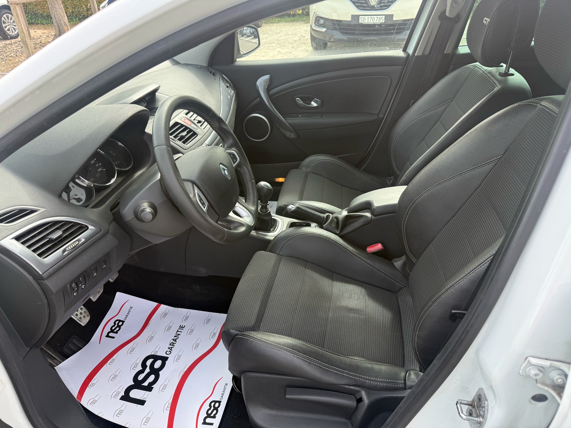 RENAULT Mégane Grandtour 2.0 16V Turbo Dynamique-image-9