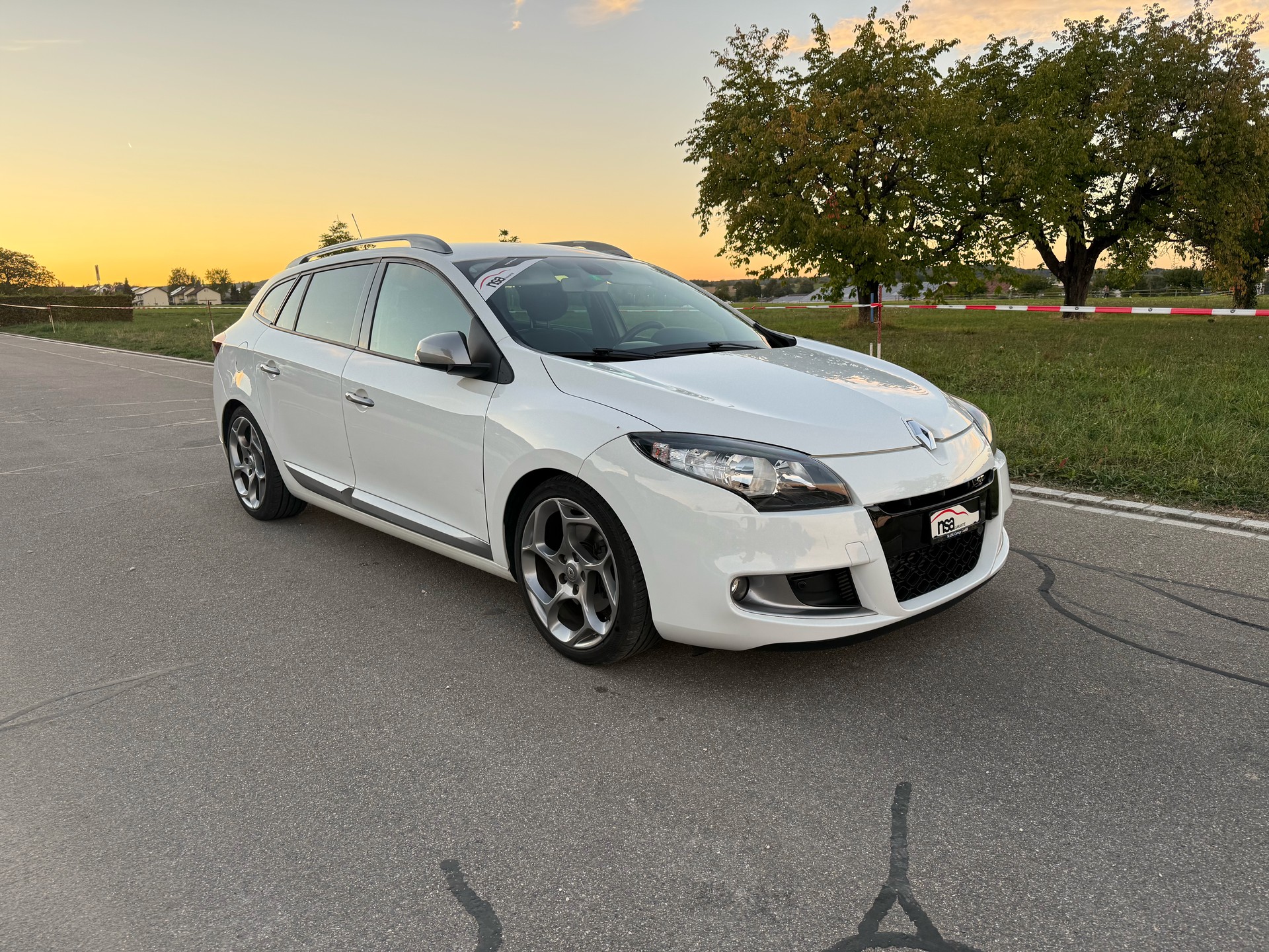RENAULT Mégane Grandtour 2.0 16V Turbo Dynamique-image-1