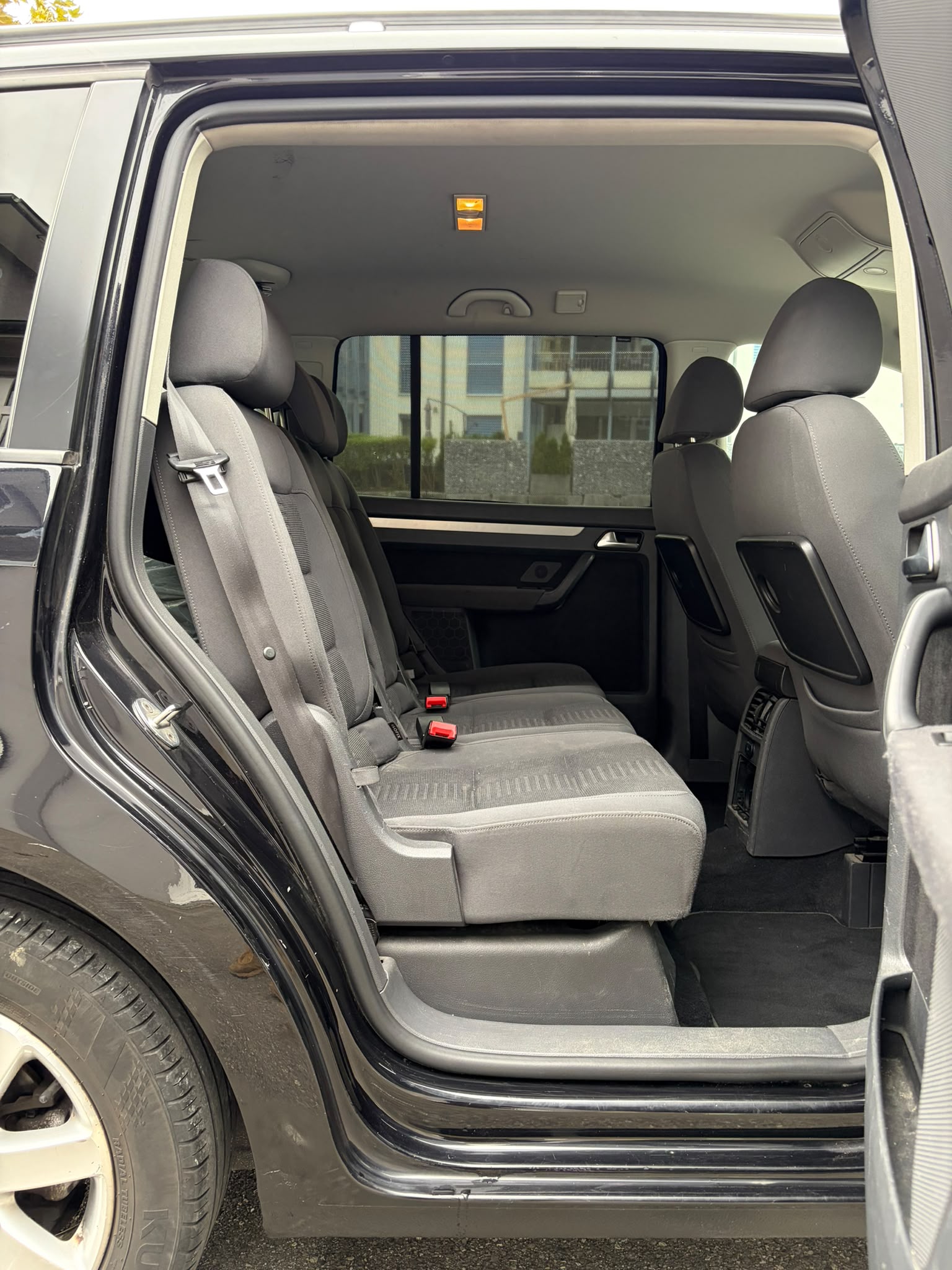 VW Touran 2.0 TDI Highline-image-8