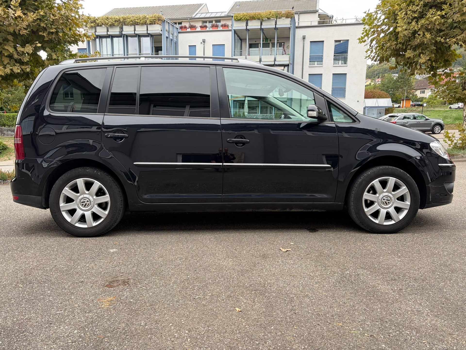 VW Touran 2.0 TDI Highline-image-11