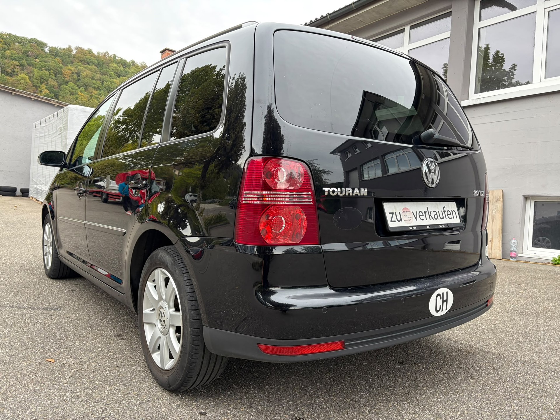 VW Touran 2.0 TDI Highline-image-3