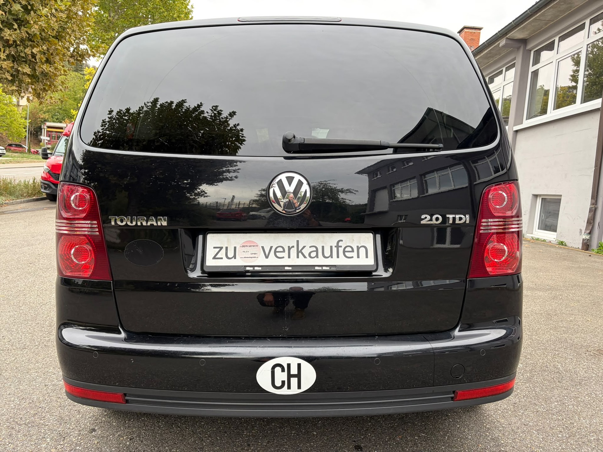 VW Touran 2.0 TDI Highline-image-4