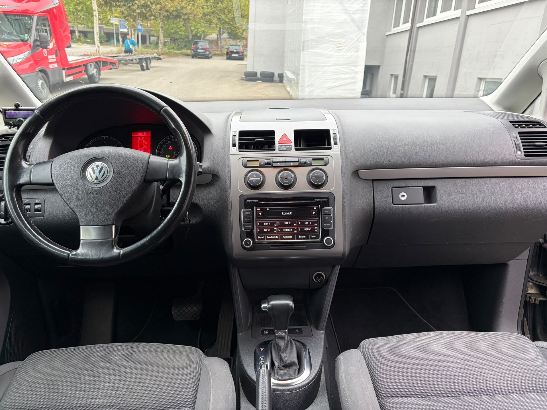 VW Touran 2.0 TDI Highline-image-10
