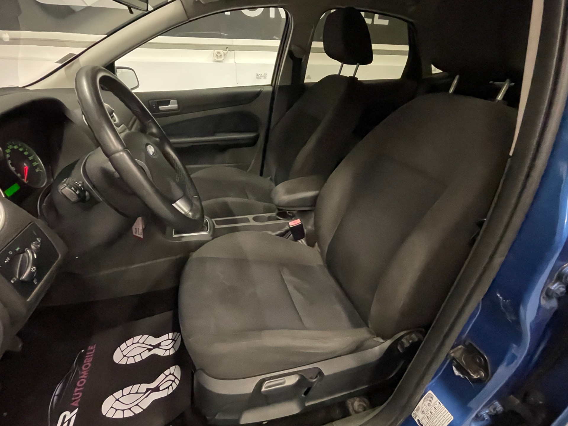 FORD Focus 1.6i VCT Carving-image-11