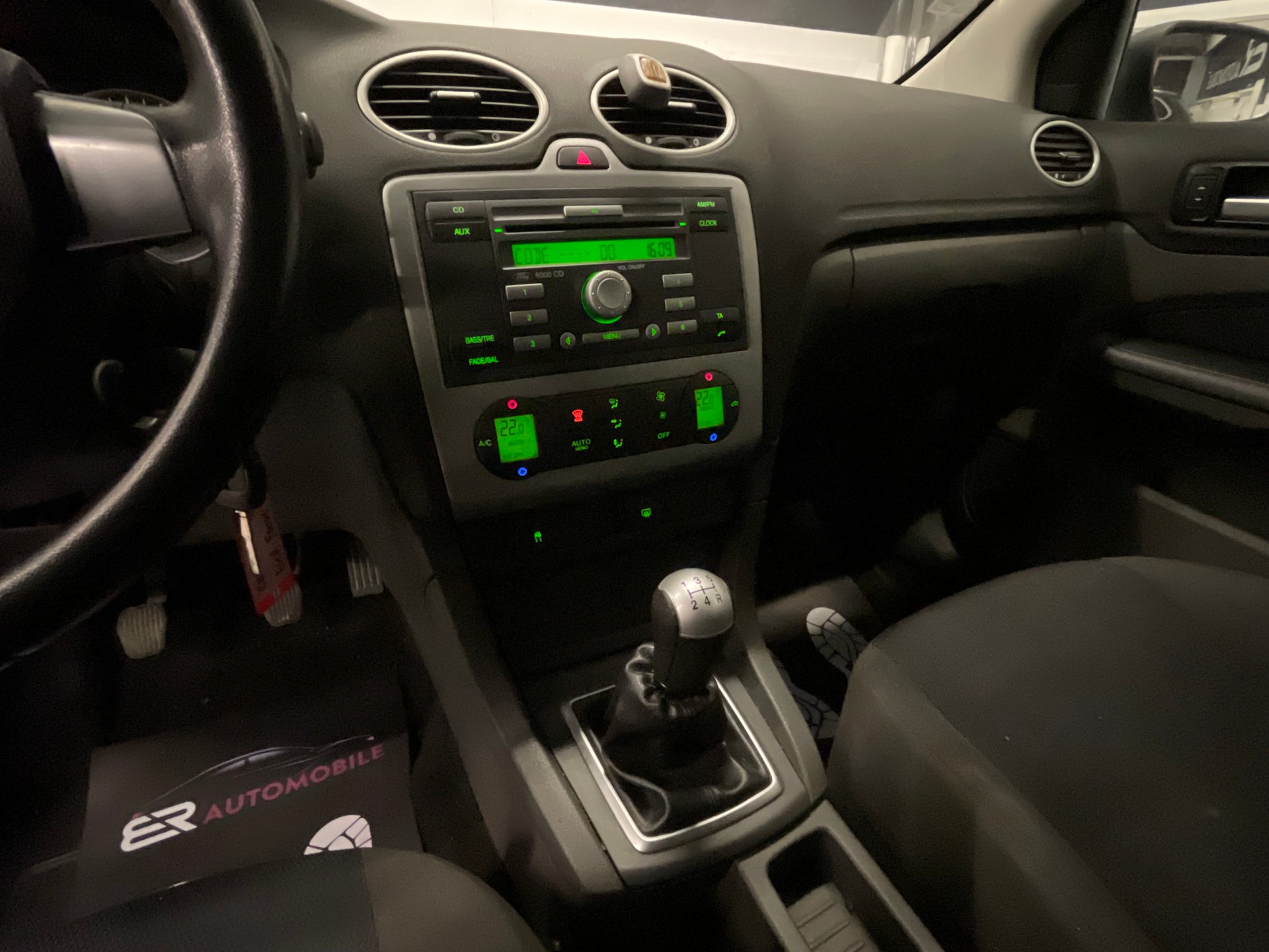 FORD Focus 1.6i VCT Carving-image-10