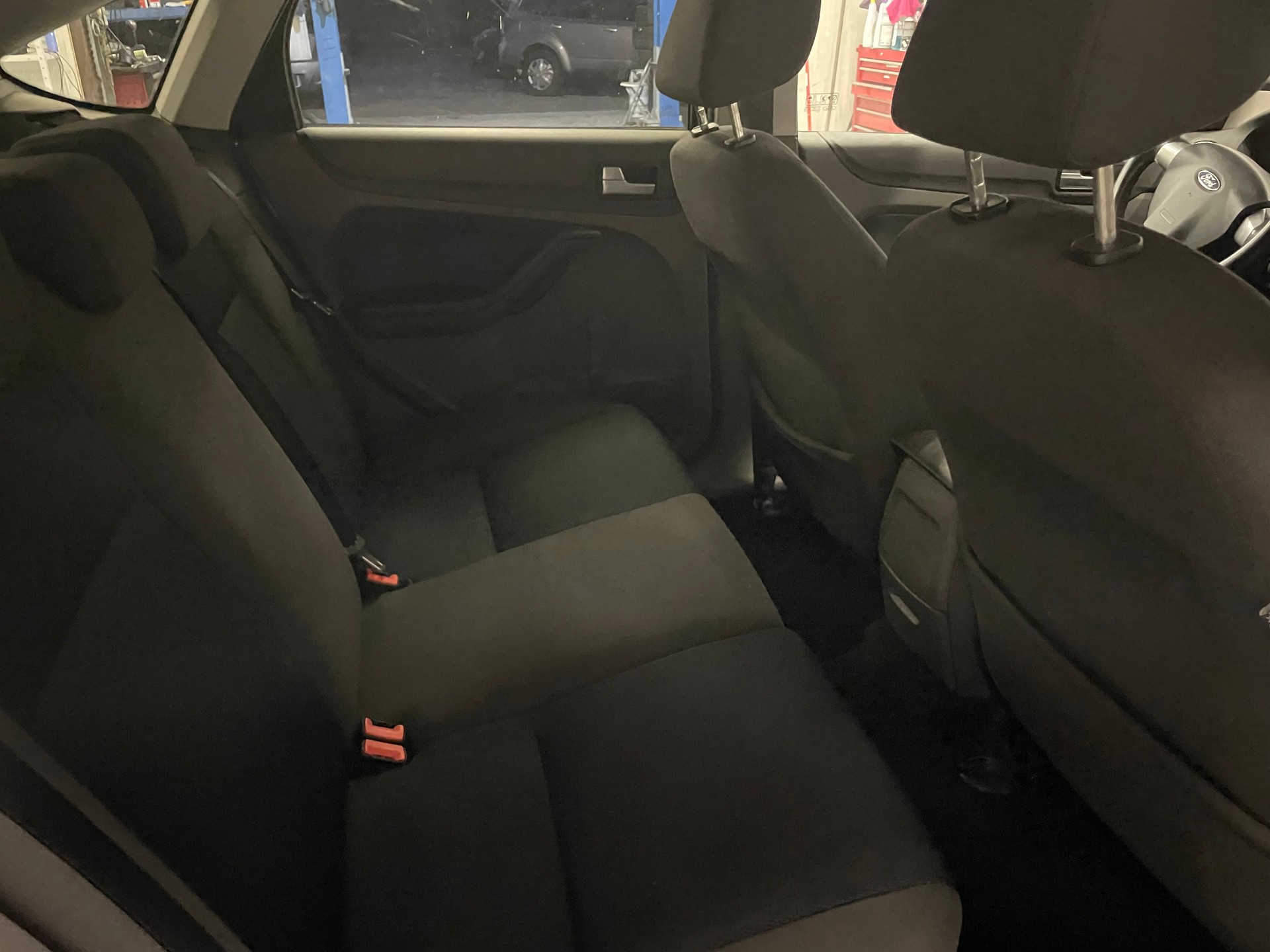 FORD Focus 1.6i VCT Carving-image-13