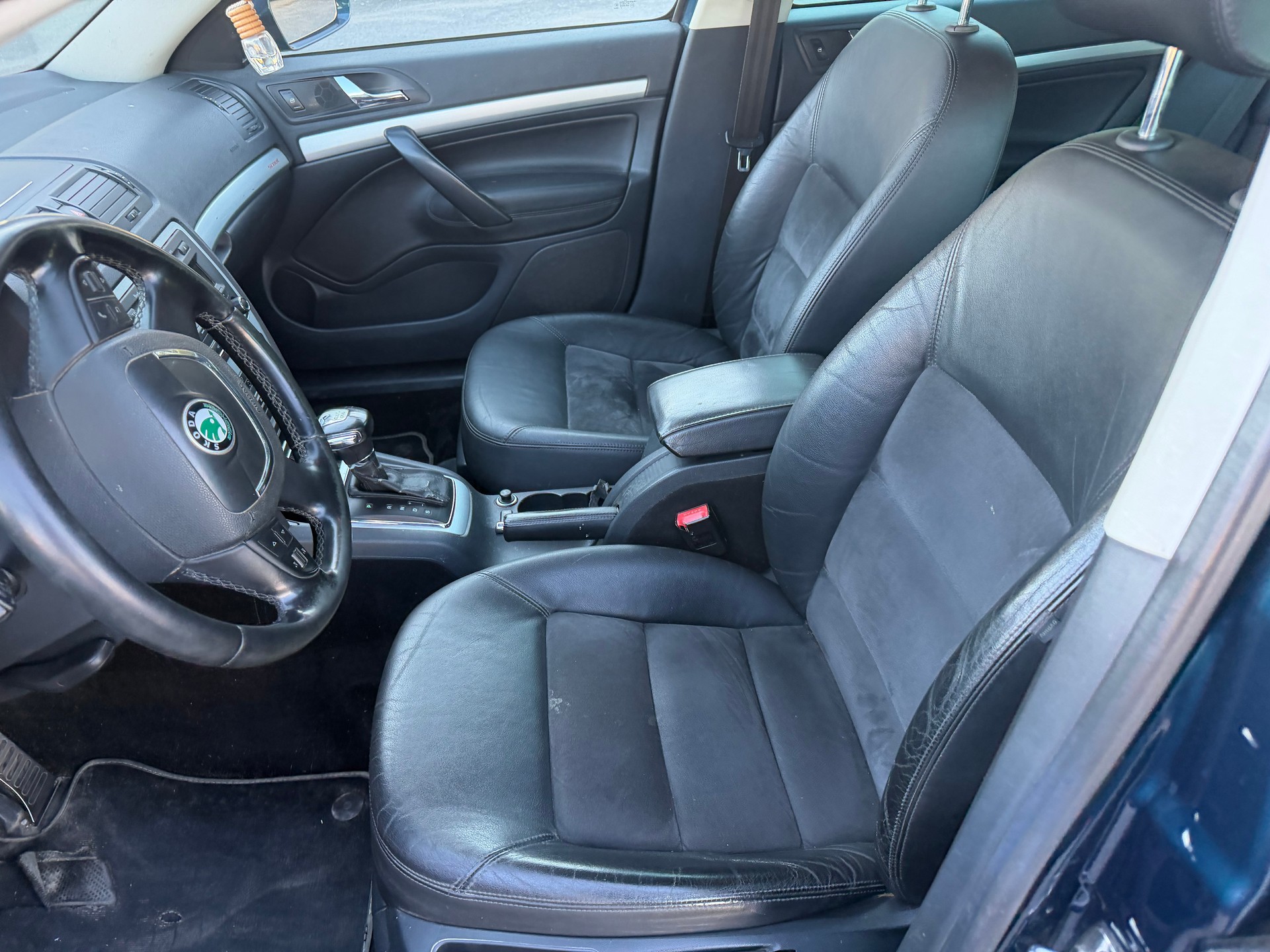 SKODA Octavia Combi 2.0 TDI Scout 4x4 DSG-image-5
