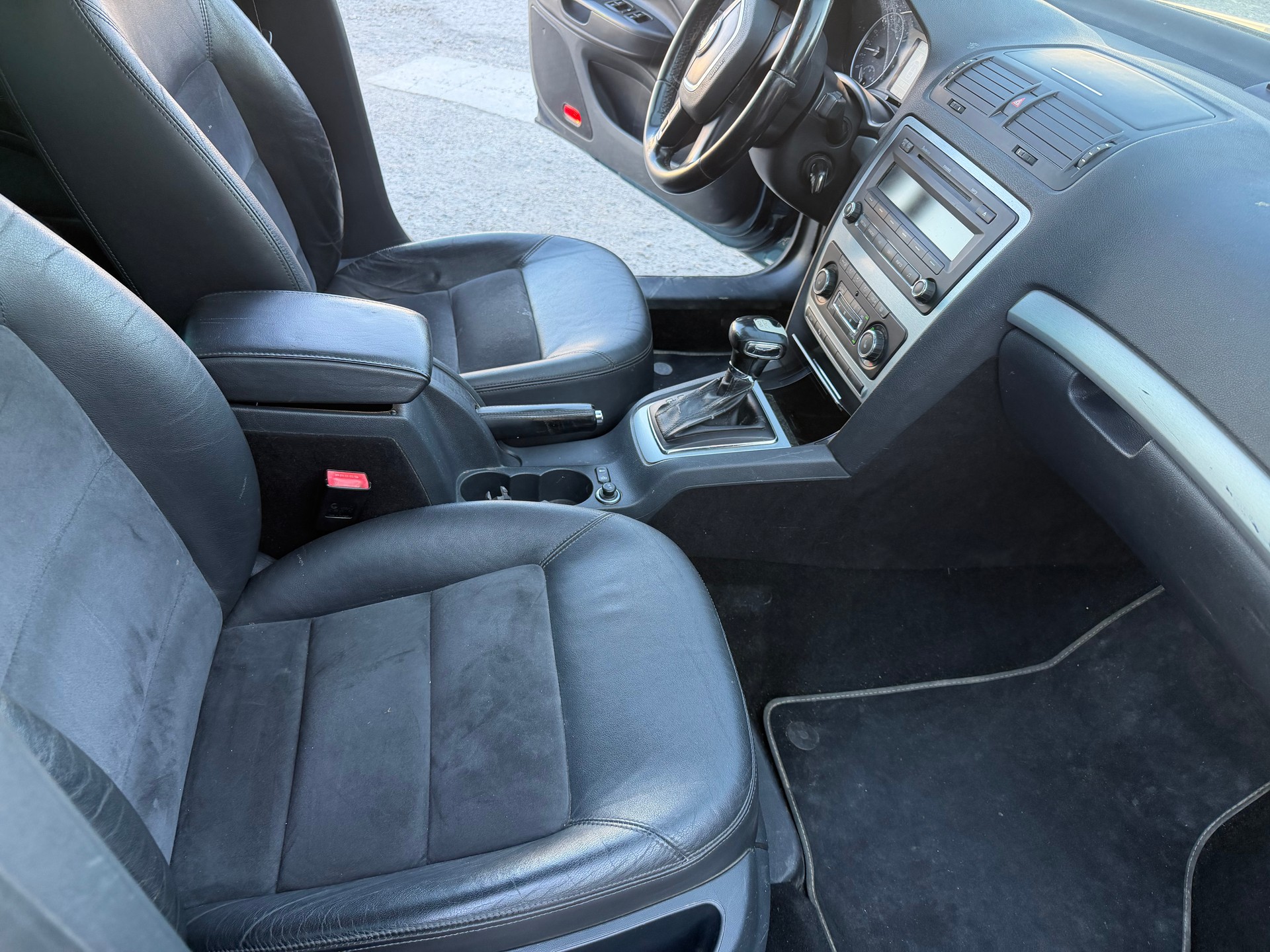 SKODA Octavia Combi 2.0 TDI Scout 4x4 DSG-image-11