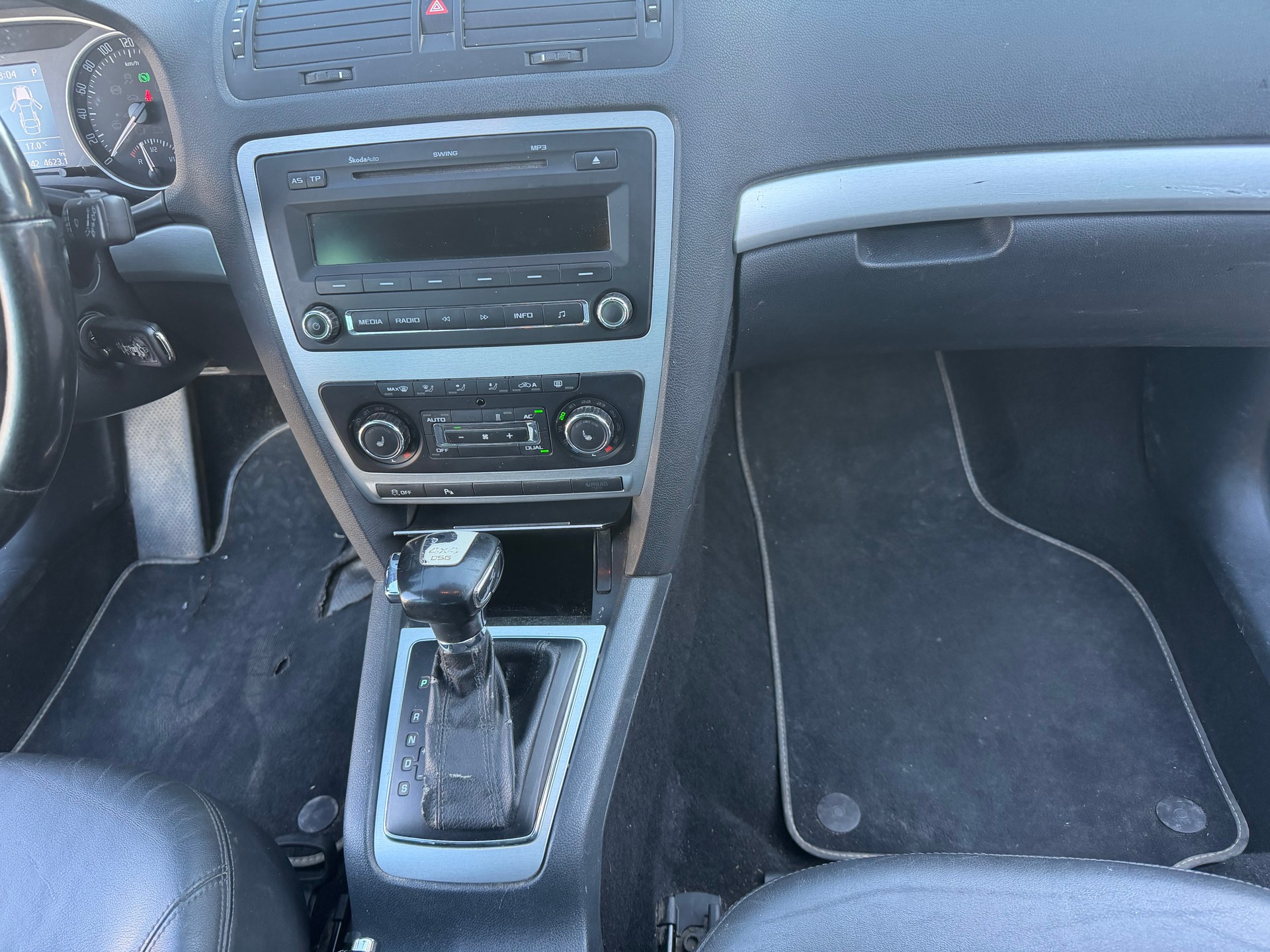 SKODA Octavia Combi 2.0 TDI Scout 4x4 DSG-image-6