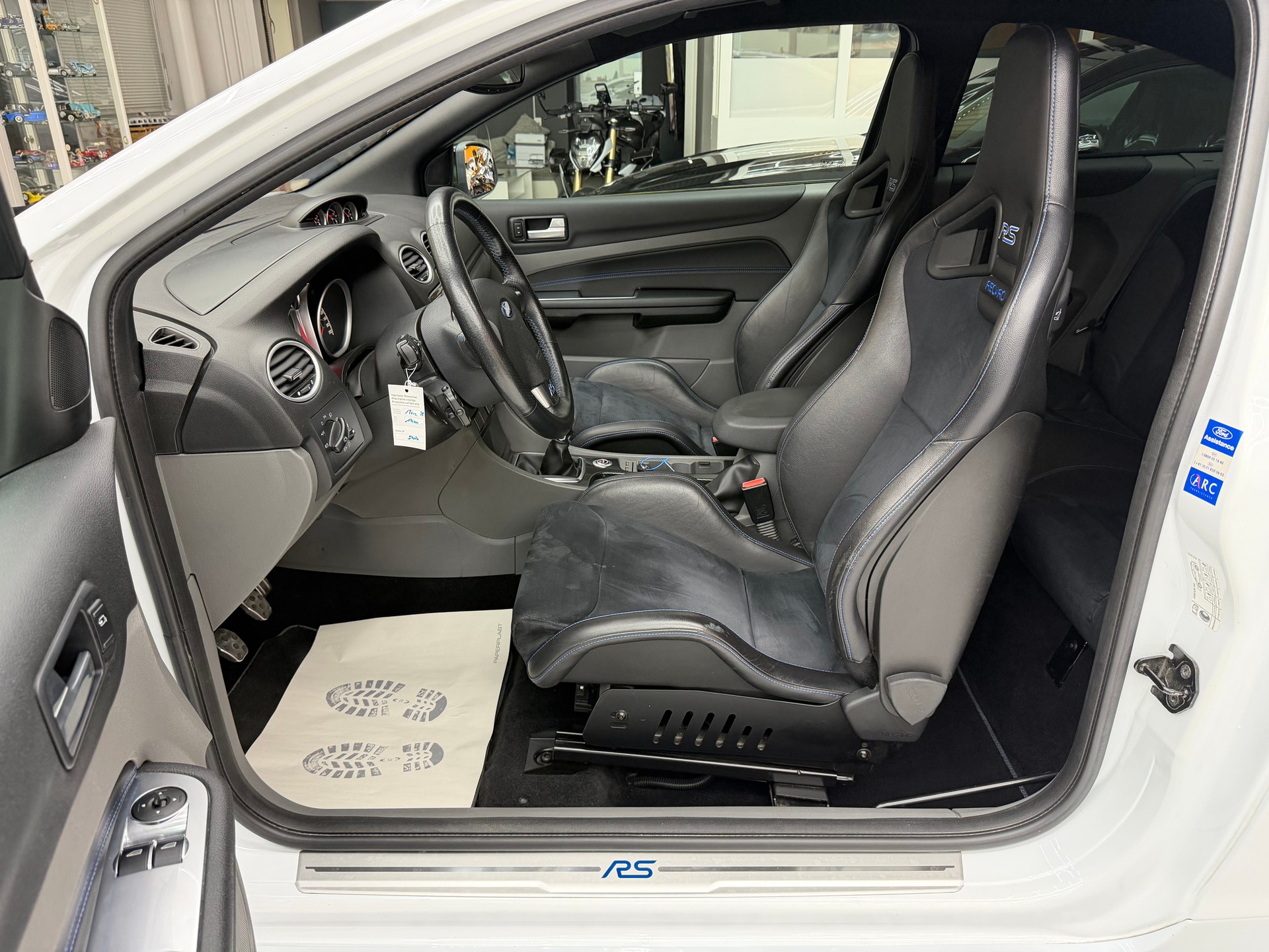 FORD Focus 2.5i Turbo RS-image-12