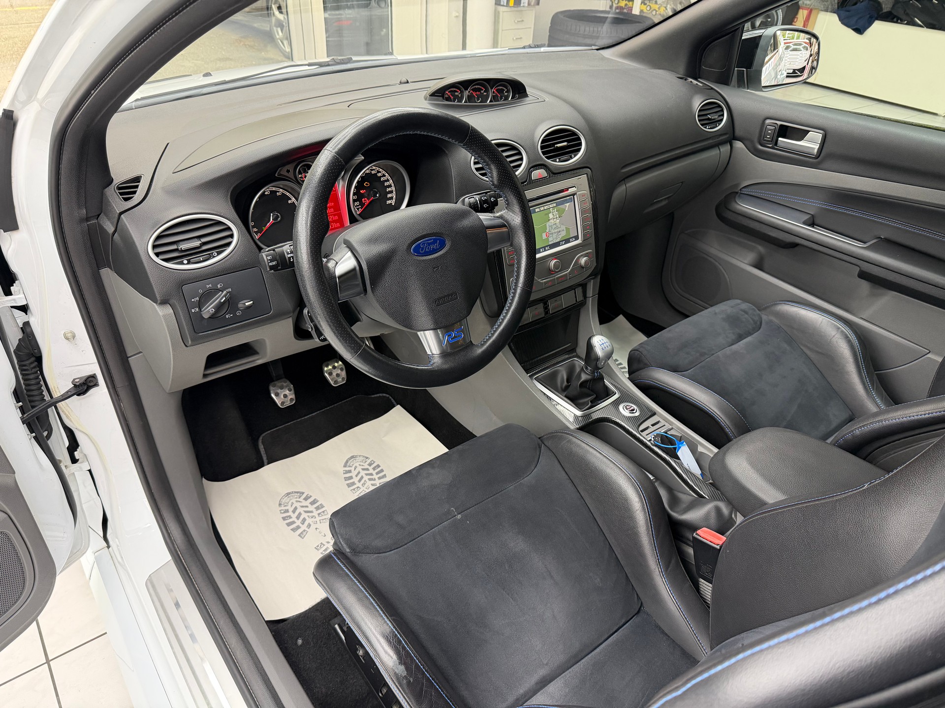 FORD Focus 2.5i Turbo RS-image-11