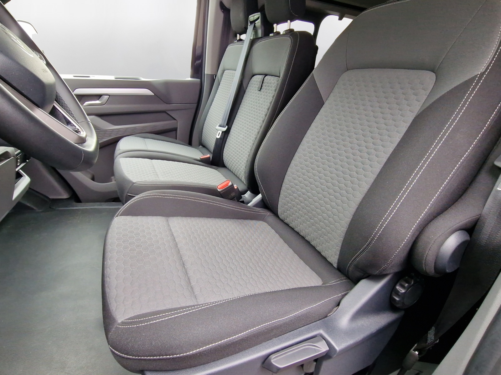 VW Caravelle 2.0 TDI Life LWB Aut 8-image-9