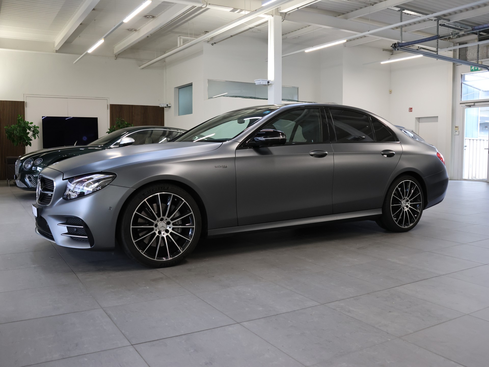 MERCEDES-BENZ E 43 AMG 4Matic 9G-Tronic *DESIGNO-MAGNO*-showroom-element-3