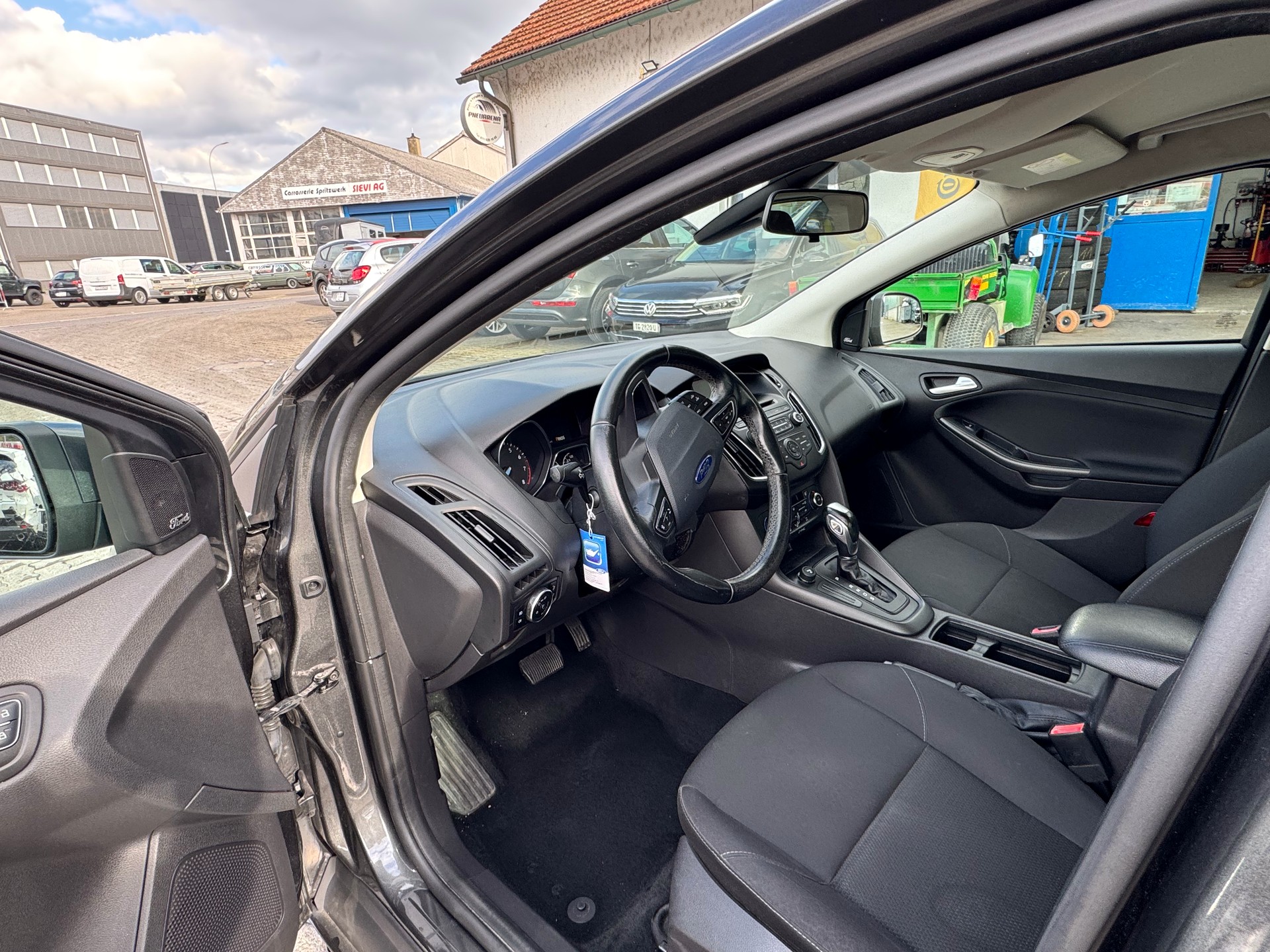 FORD FOCUS-image-8