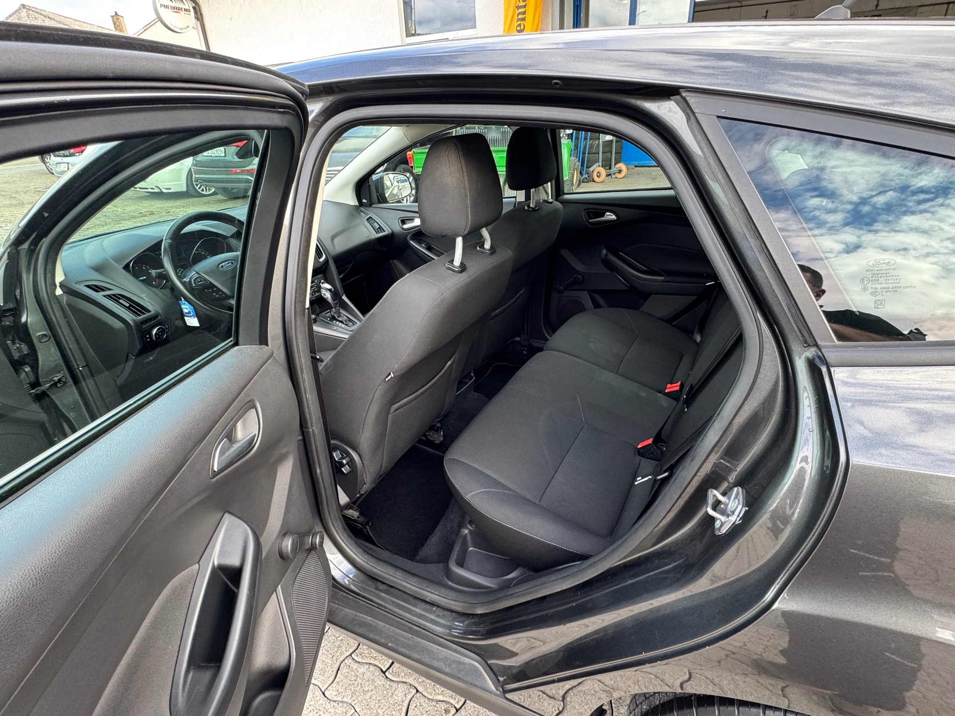 FORD FOCUS-image-10
