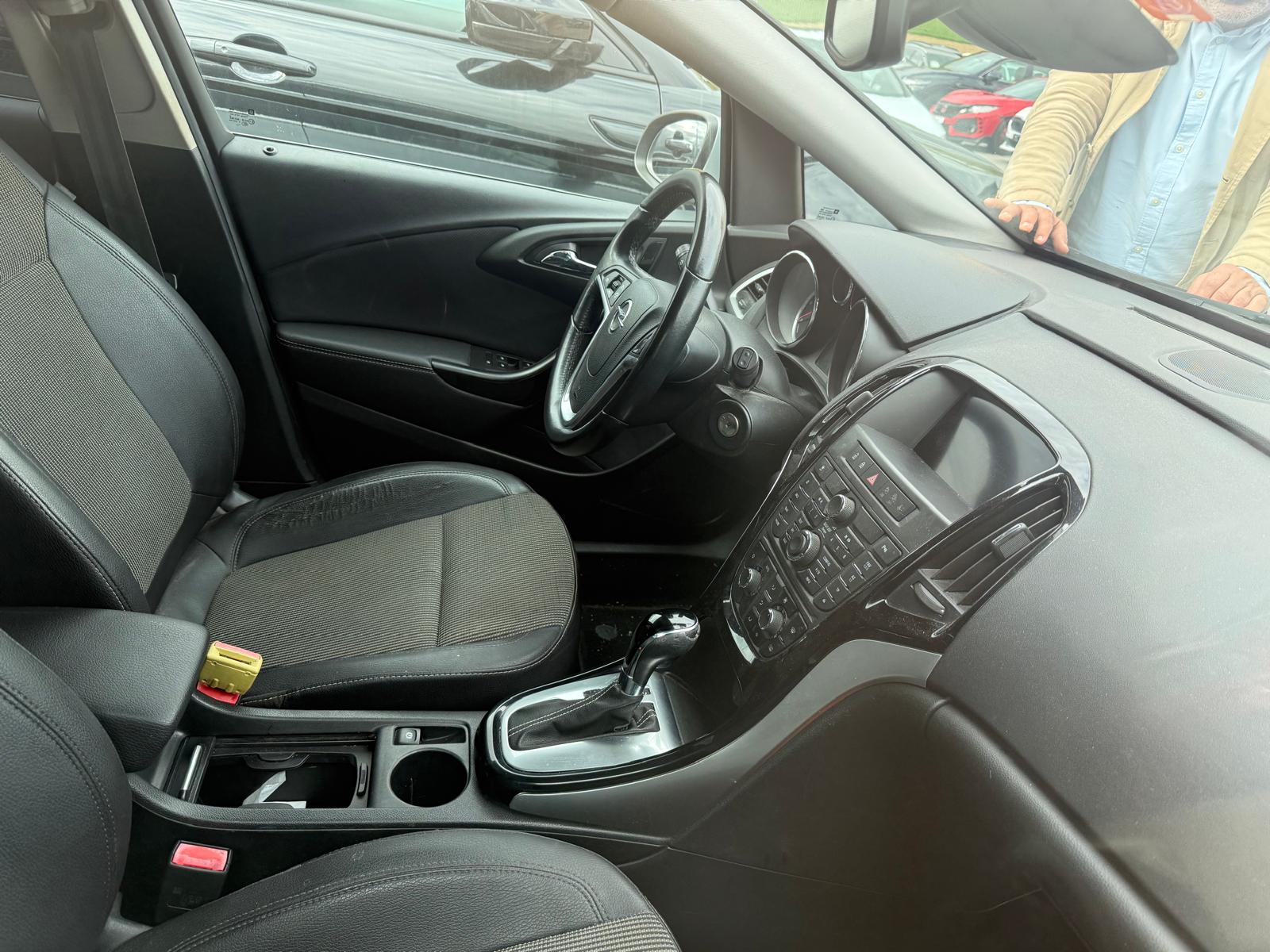 OPEL Astra 2.0 CDTi Cosmo Automatic-image-14