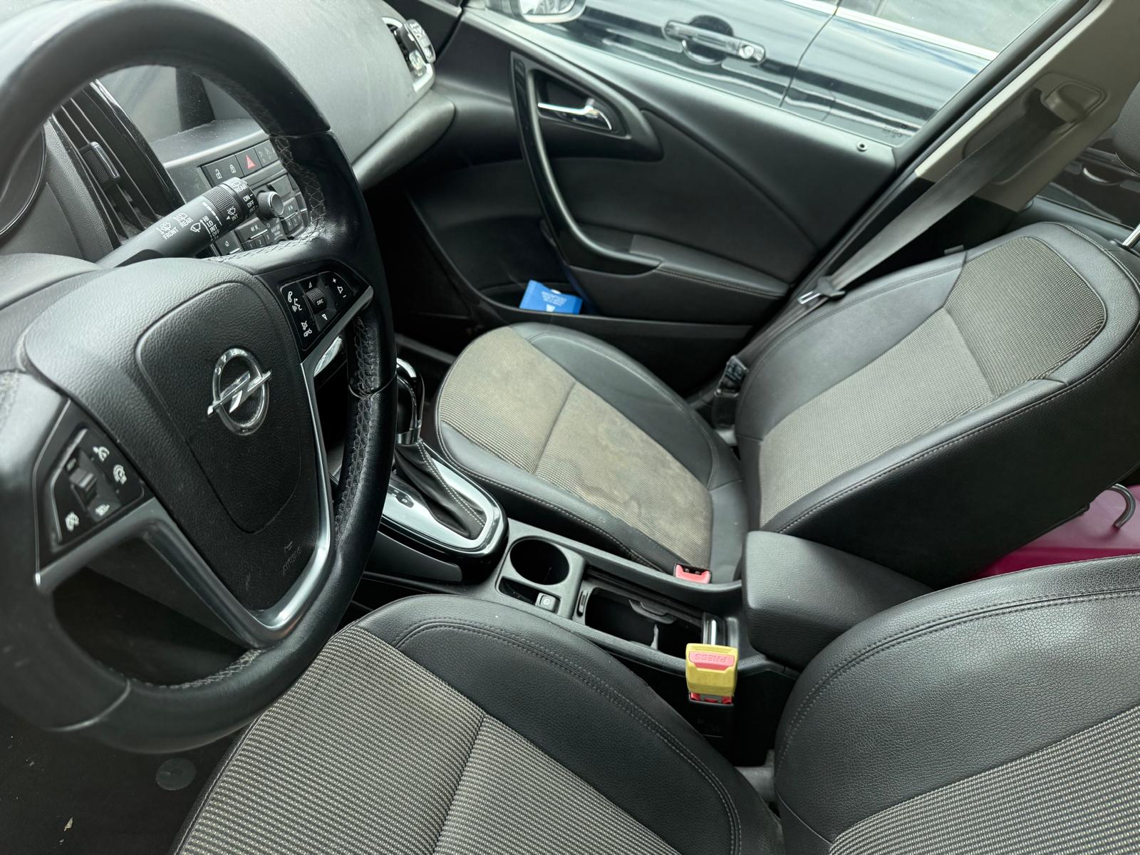 OPEL Astra 2.0 CDTi Cosmo Automatic-image-4