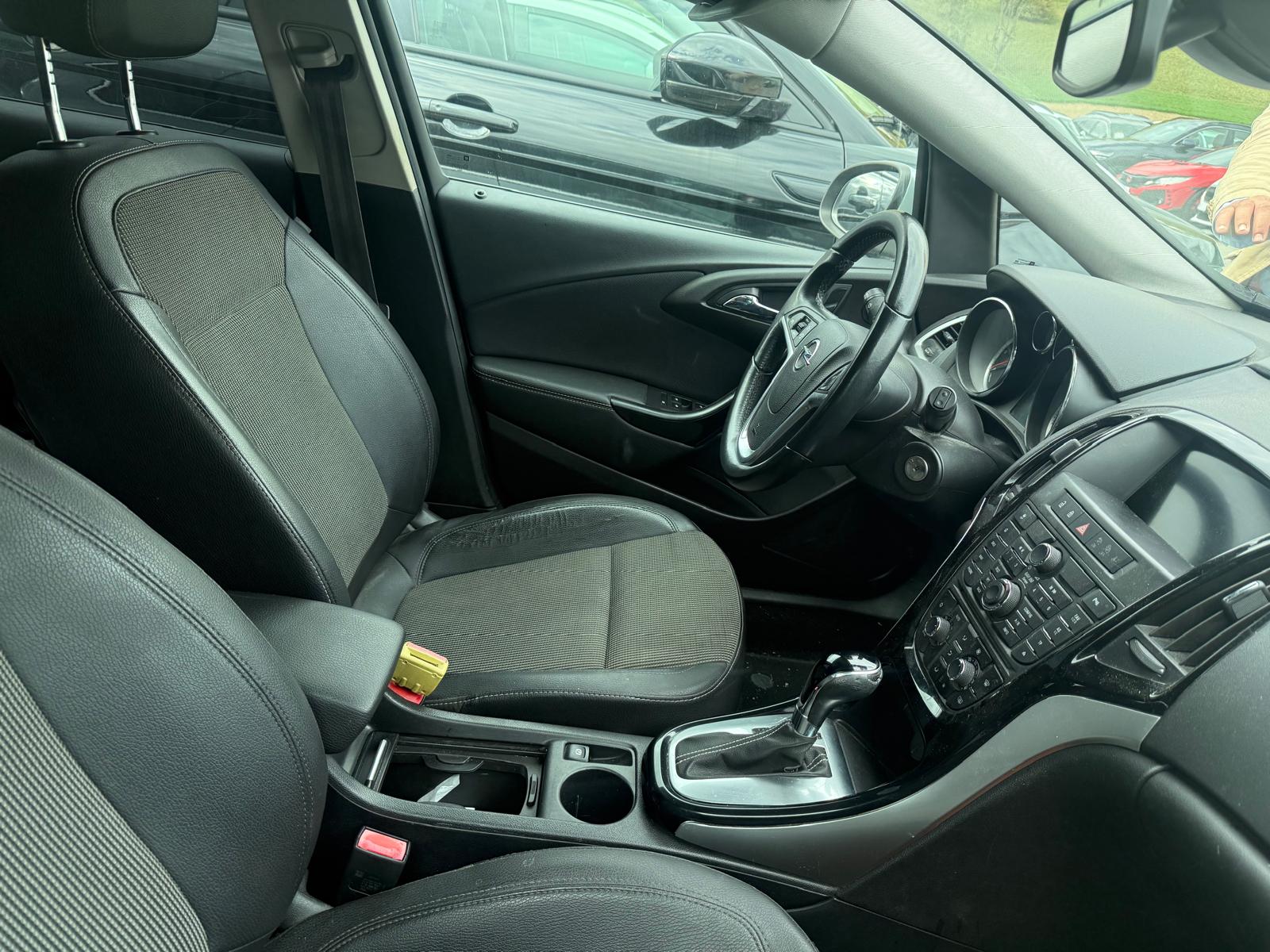 OPEL Astra 2.0 CDTi Cosmo Automatic-image-15