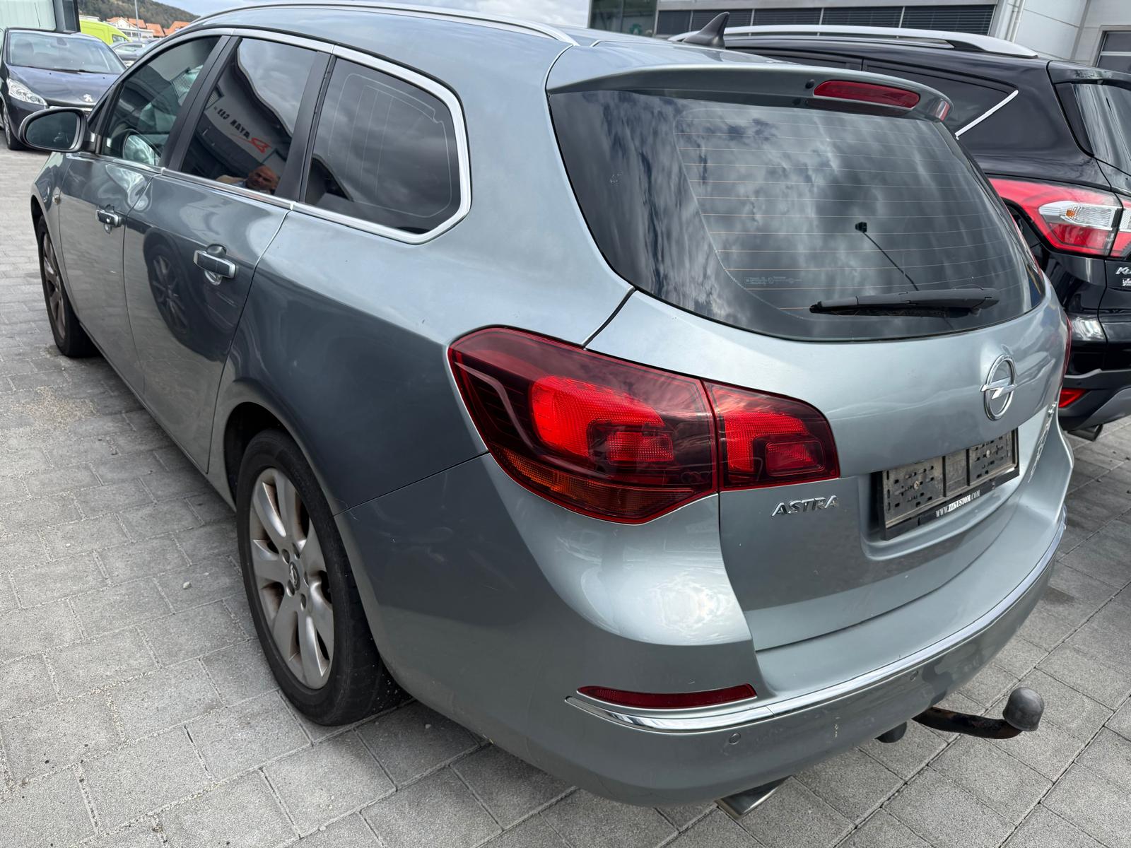 OPEL Astra 2.0 CDTi Cosmo Automatic-image-10