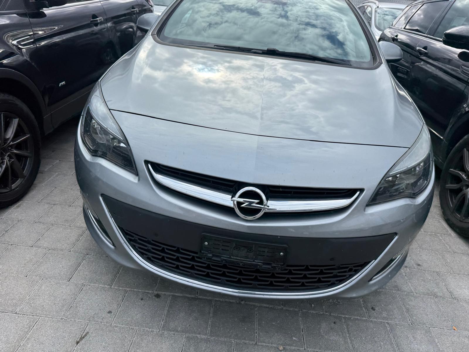 OPEL Astra 2.0 CDTi Cosmo Automatic-image-18