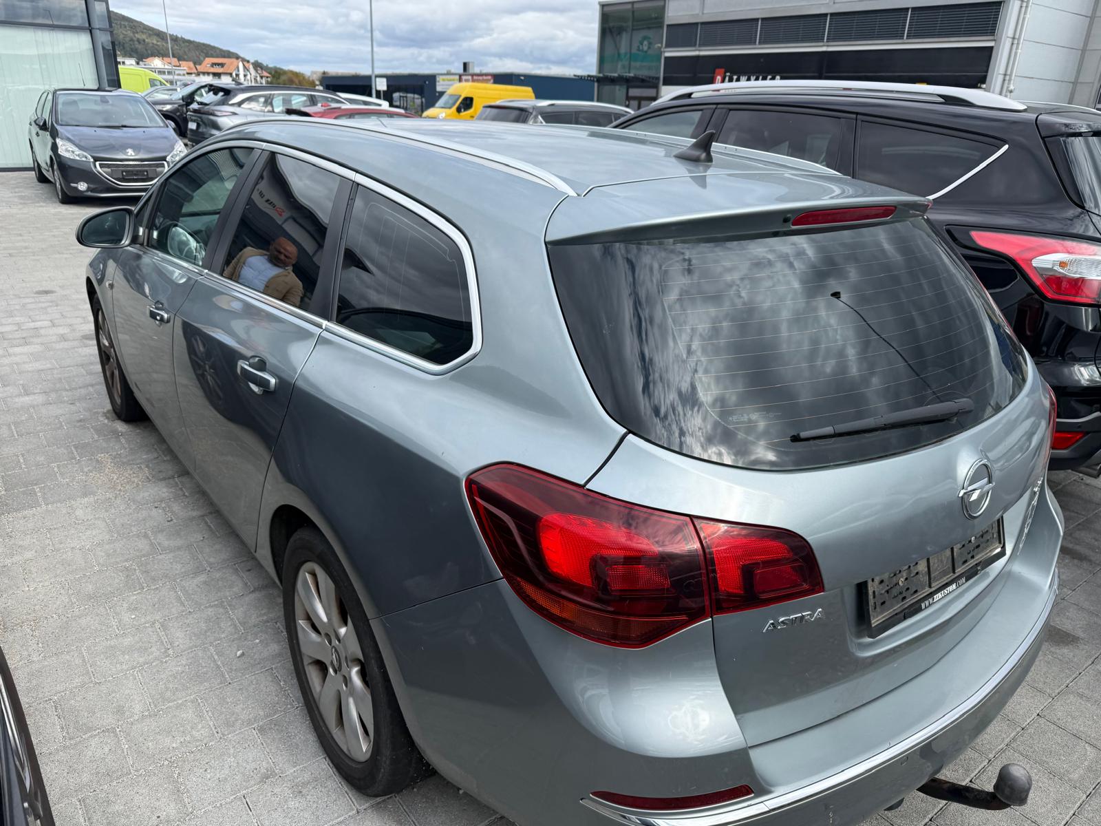 OPEL Astra 2.0 CDTi Cosmo Automatic-image-6