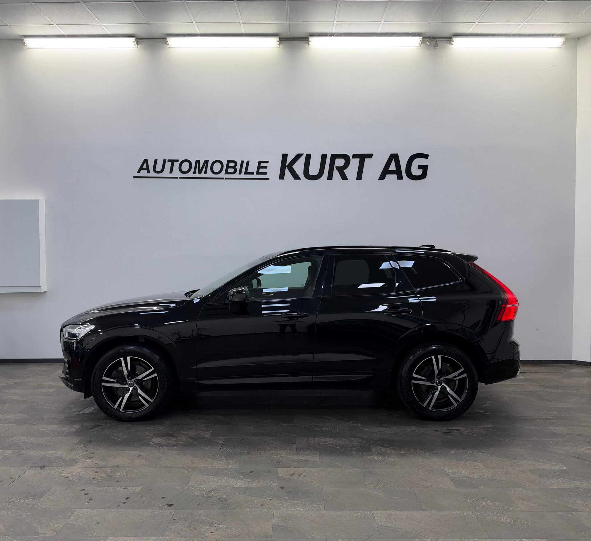 VOLVO XC60 B4 Diesel Mild Hybrid AWD R-Design Geartronic-image-2